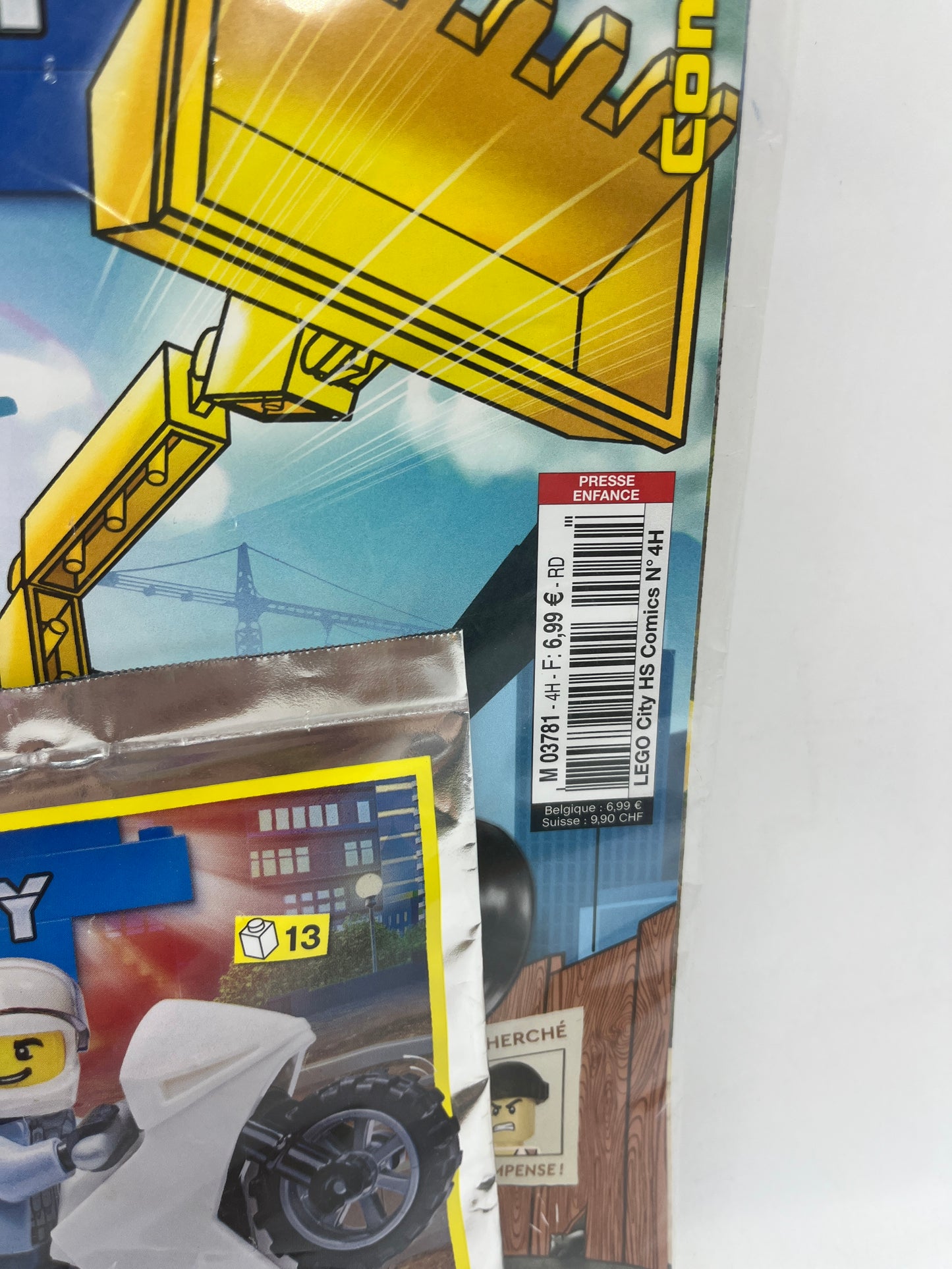 livre d’activité Magazine Lego city avec sa mini figurine et son moto Neuf !