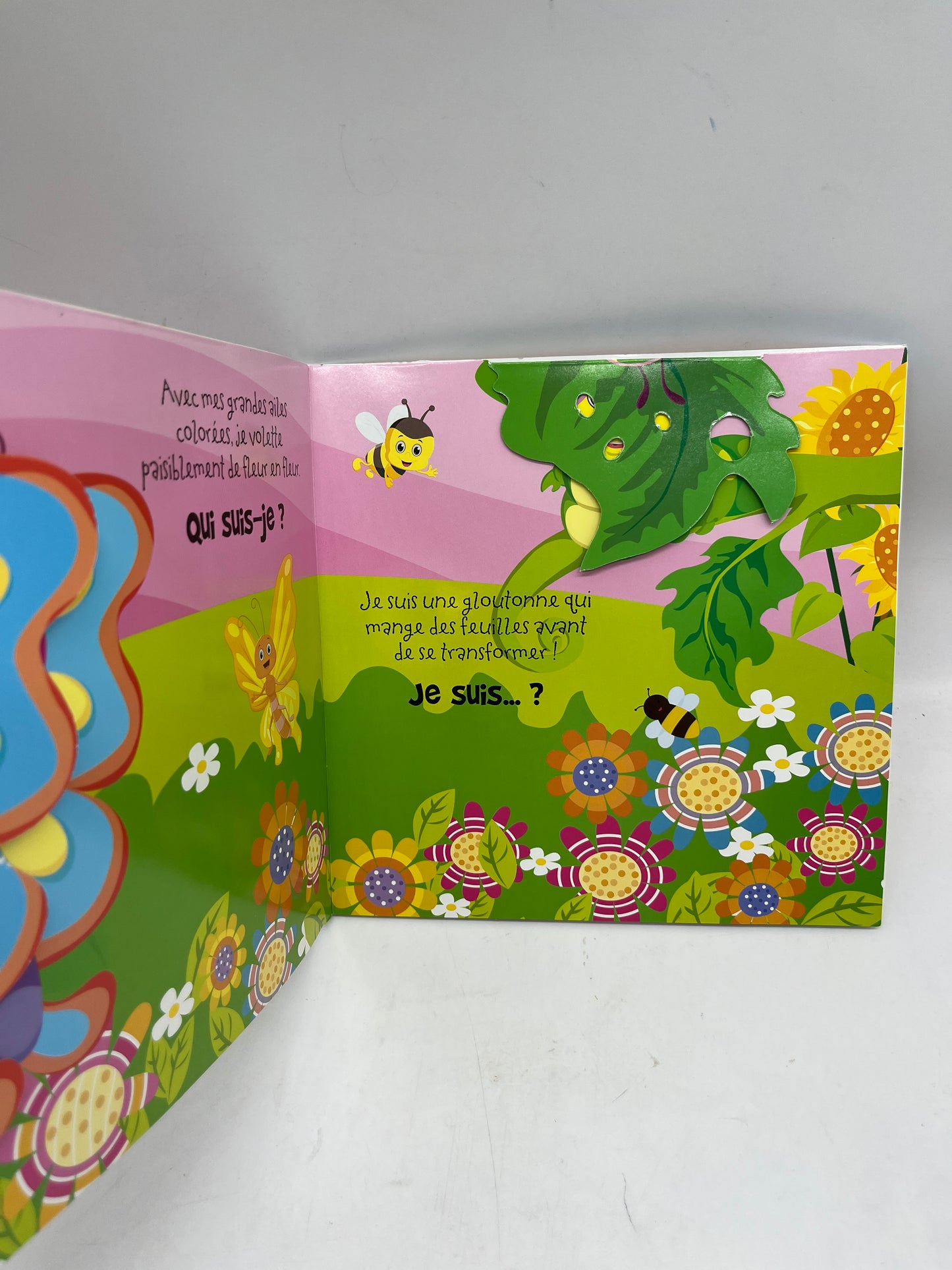 livre Mais qui es caché? Livre avec rabats et volets thème les petits animaux Neuf