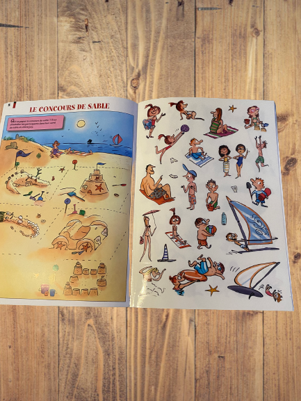 Livre activité La vie avec Max et Lili modèle "La Mer" avec 100 stickers repositionnables