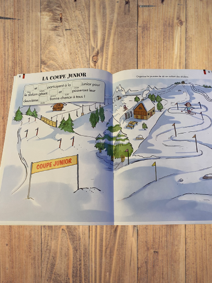 Livre activité La vie avec Max et Lili modèle "Max fan de ski " avec 150 stickers repositionnables