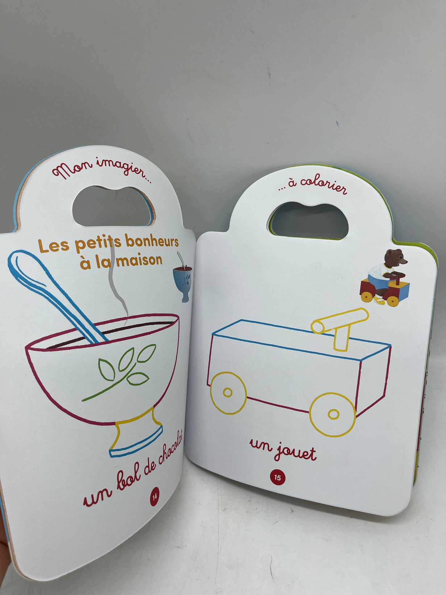 Livre d’activité Magazines Je colorie avec Petit ours brun thème carnaval avec ses crayons Neuf