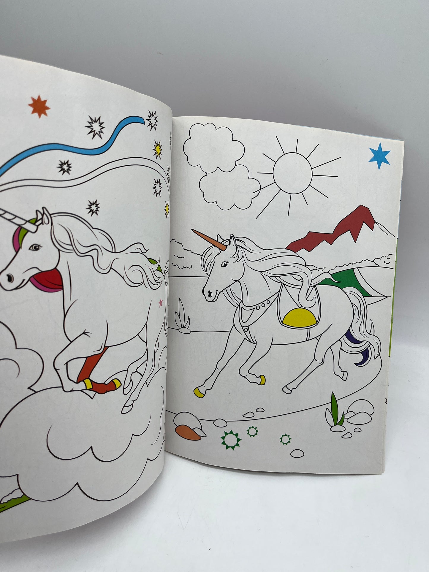 Livre d’activité magazine 45 coloriages licornes Neuf