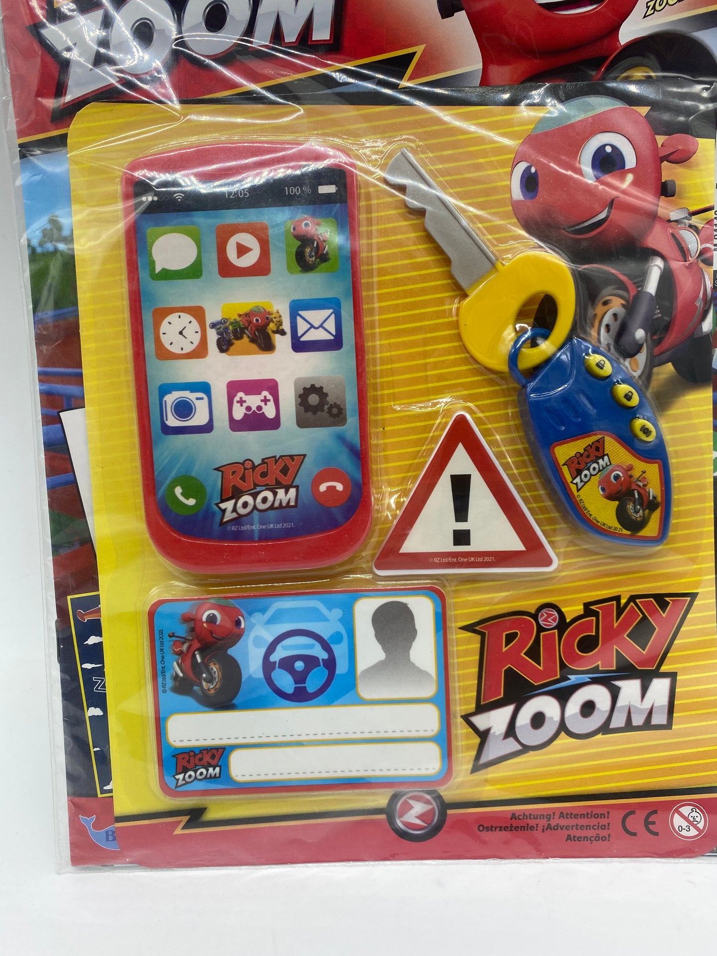 Livre d’activité Magazine rickie zoom avec son kit de grand portable et ses clefs Neuf