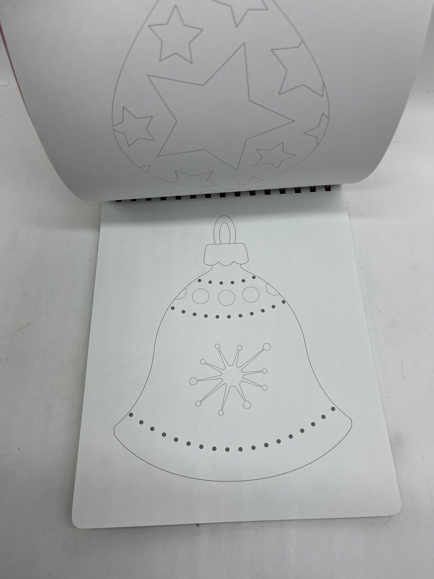 Livre d’activité magazine les creatifs special Noël Neuf !