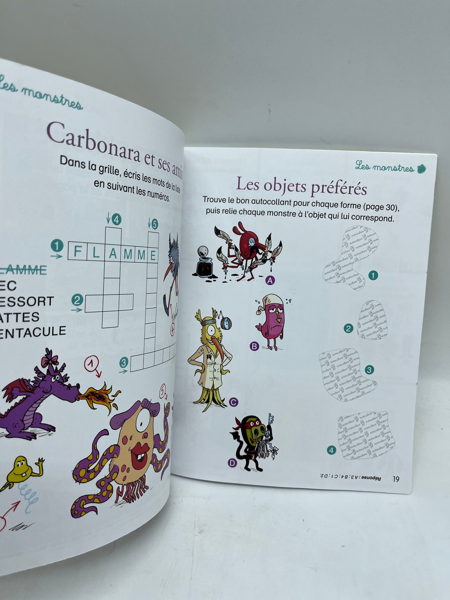 Livre mes premiers j'aime lire à faire tout seul thème hivers avec ses stickers Neuf !