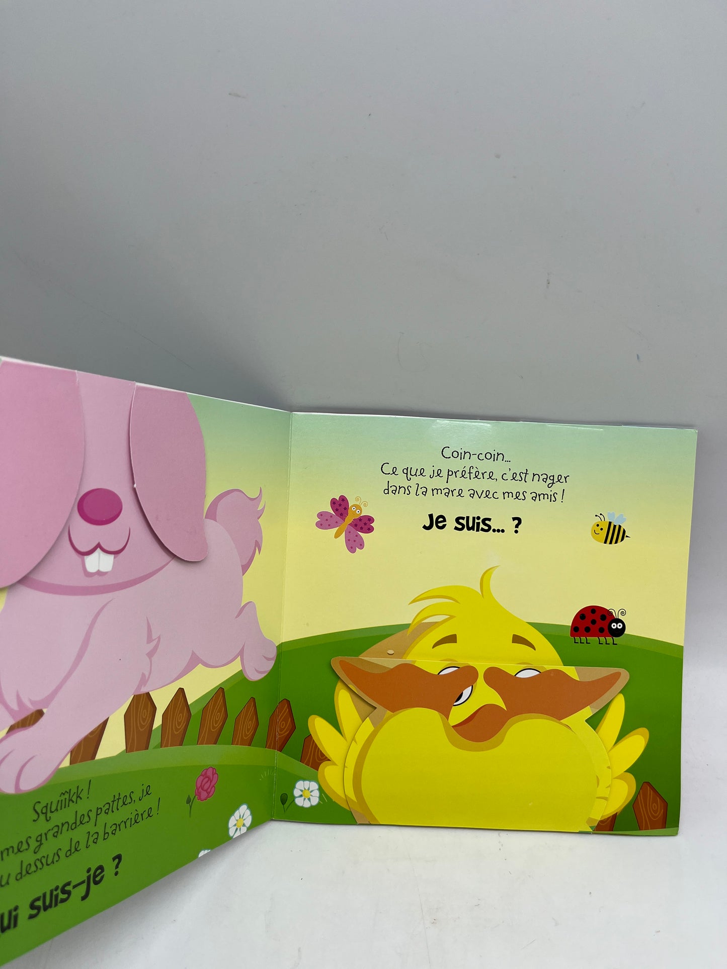 livre Mais qui es caché? Livre avec rabats et volets thème les animaux de la ferme Neuf