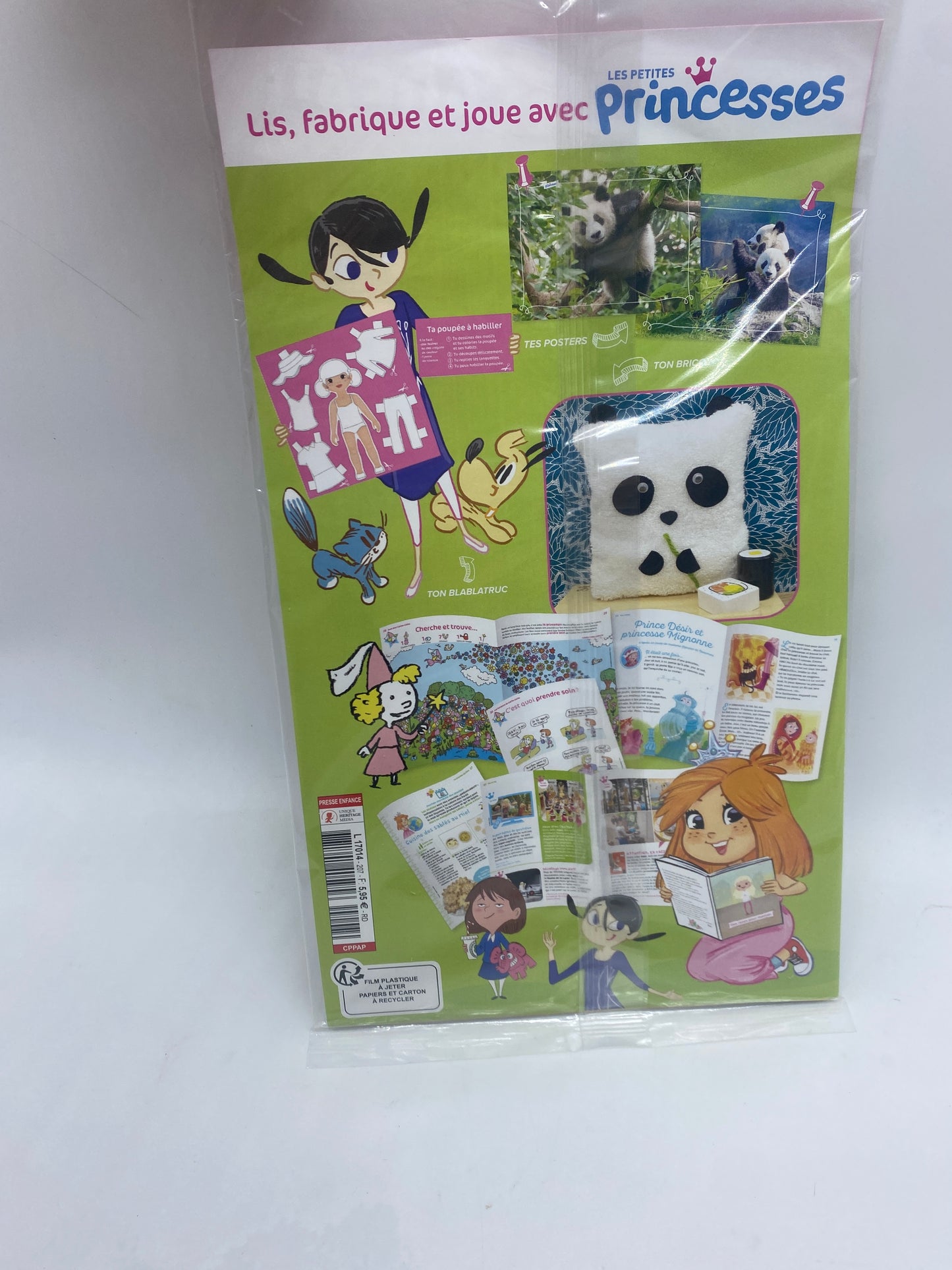 Livre d’activité Magazine Les petites princesses edition fleurus avec sa figurine aimanté a habillé Neuf !