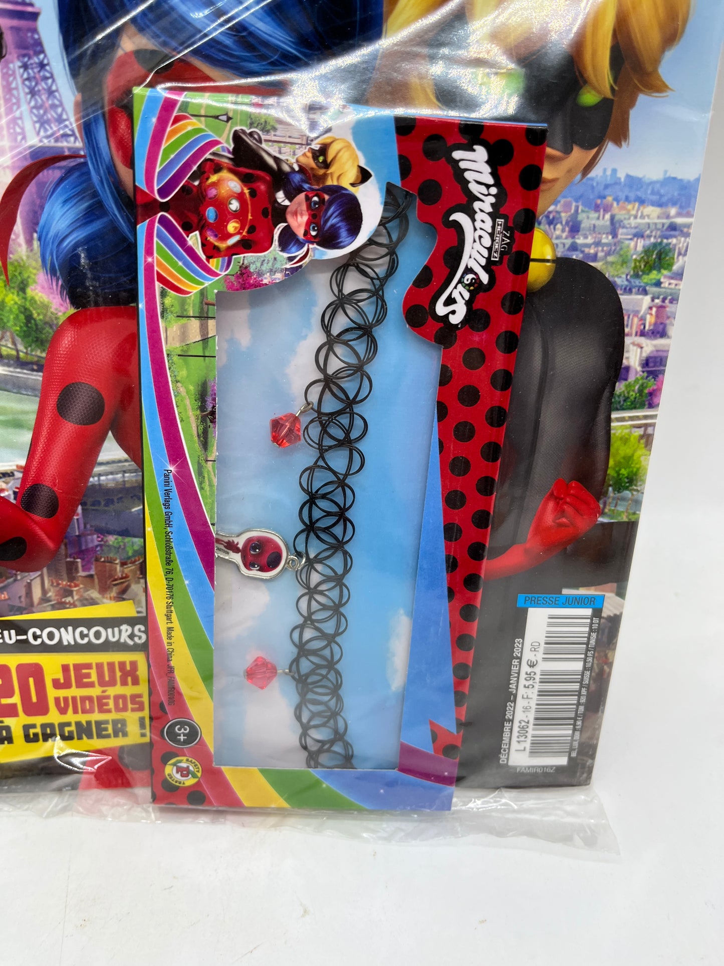 livre d’activité Magazine Miraculous avec son collier Neuf !