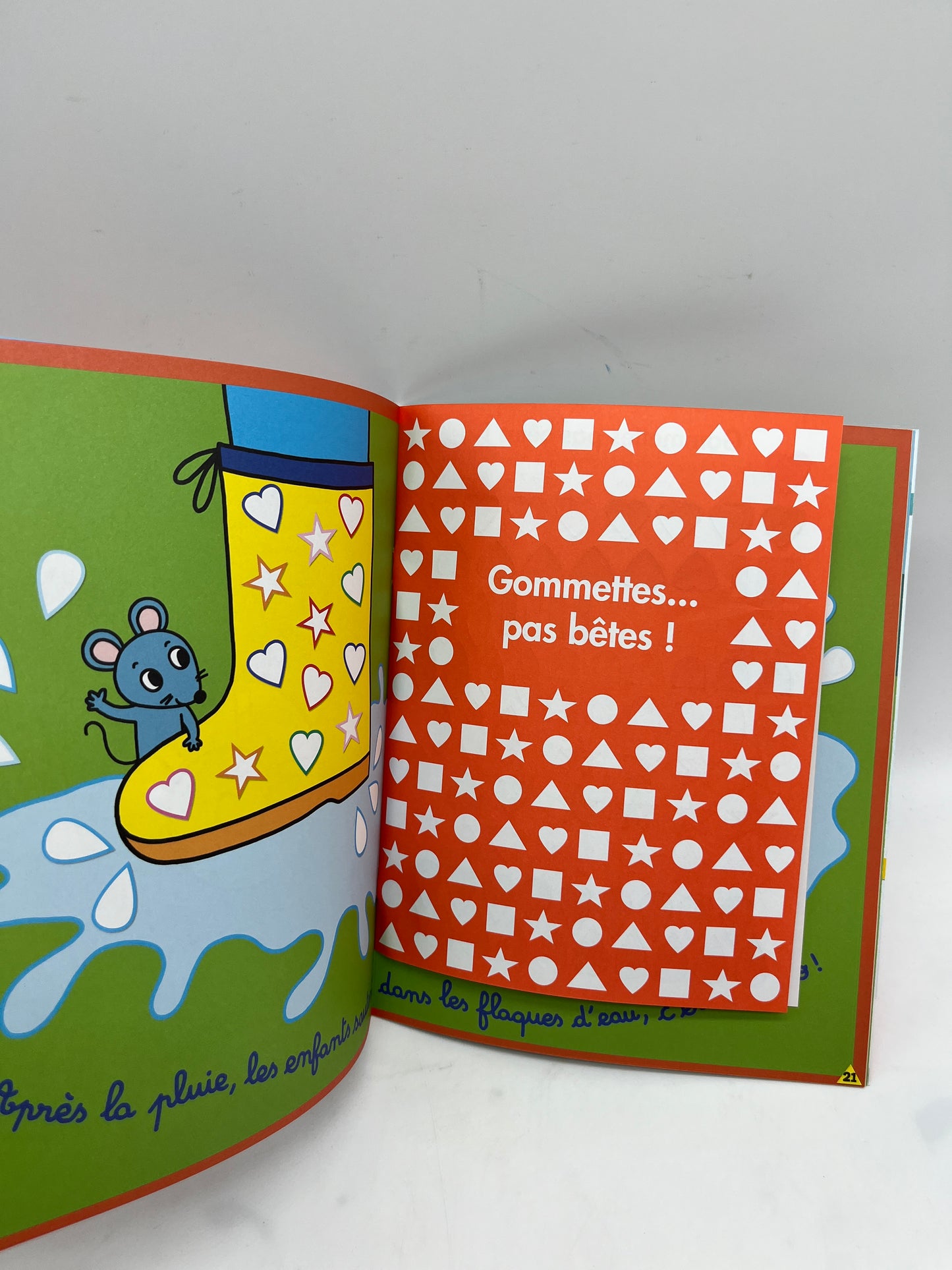 Livre d’activité Magazine TOUPIE les jeux de l’école avec ses 175 gommettes Neuf