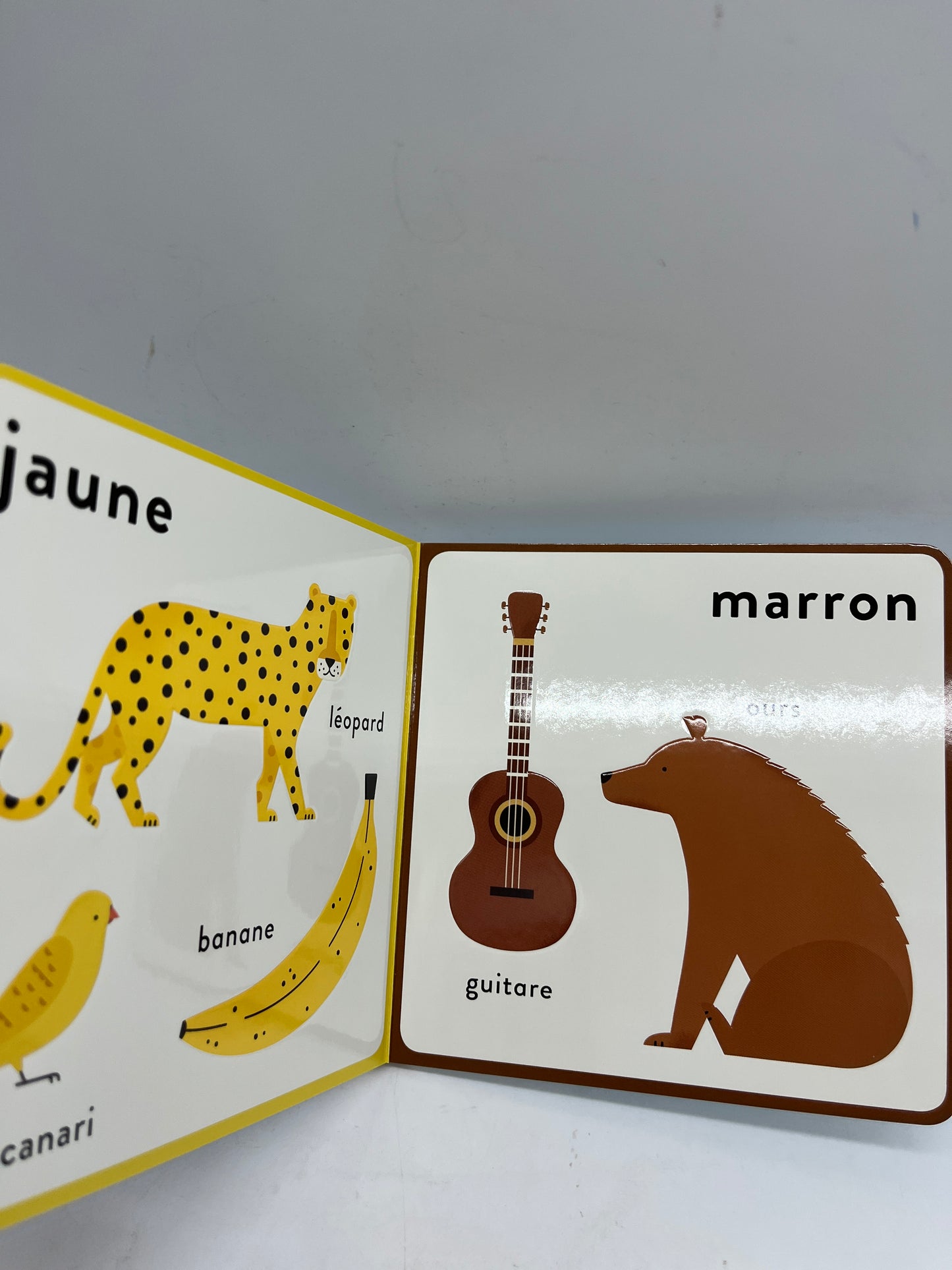livre mes premières connaissances Imagier sur les couleurs Du bout des doigts éditions Kimone Neuf