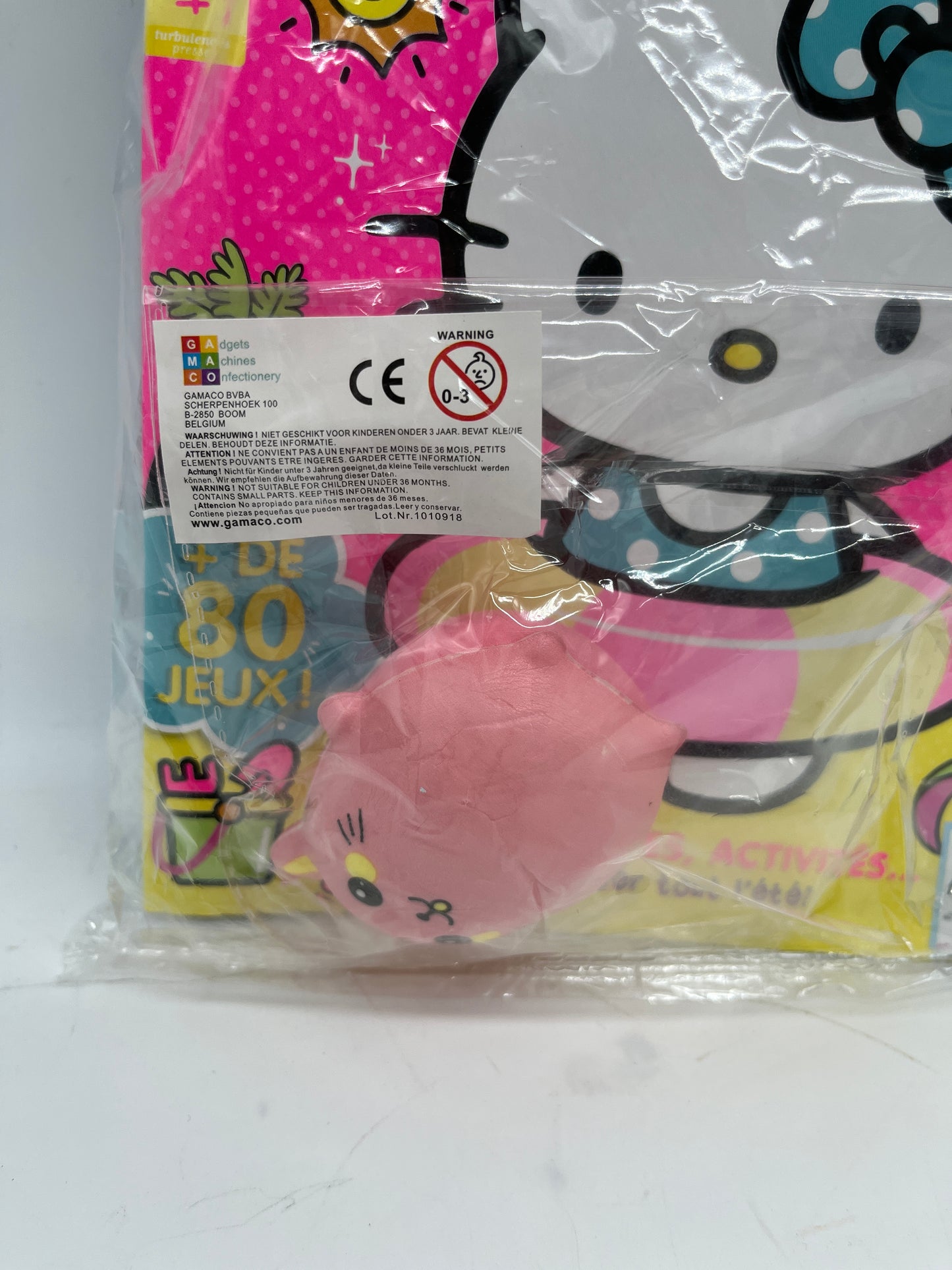 Livre d’activité Magazine Hello kitty avec sa figurine squishy Neuf sous blister