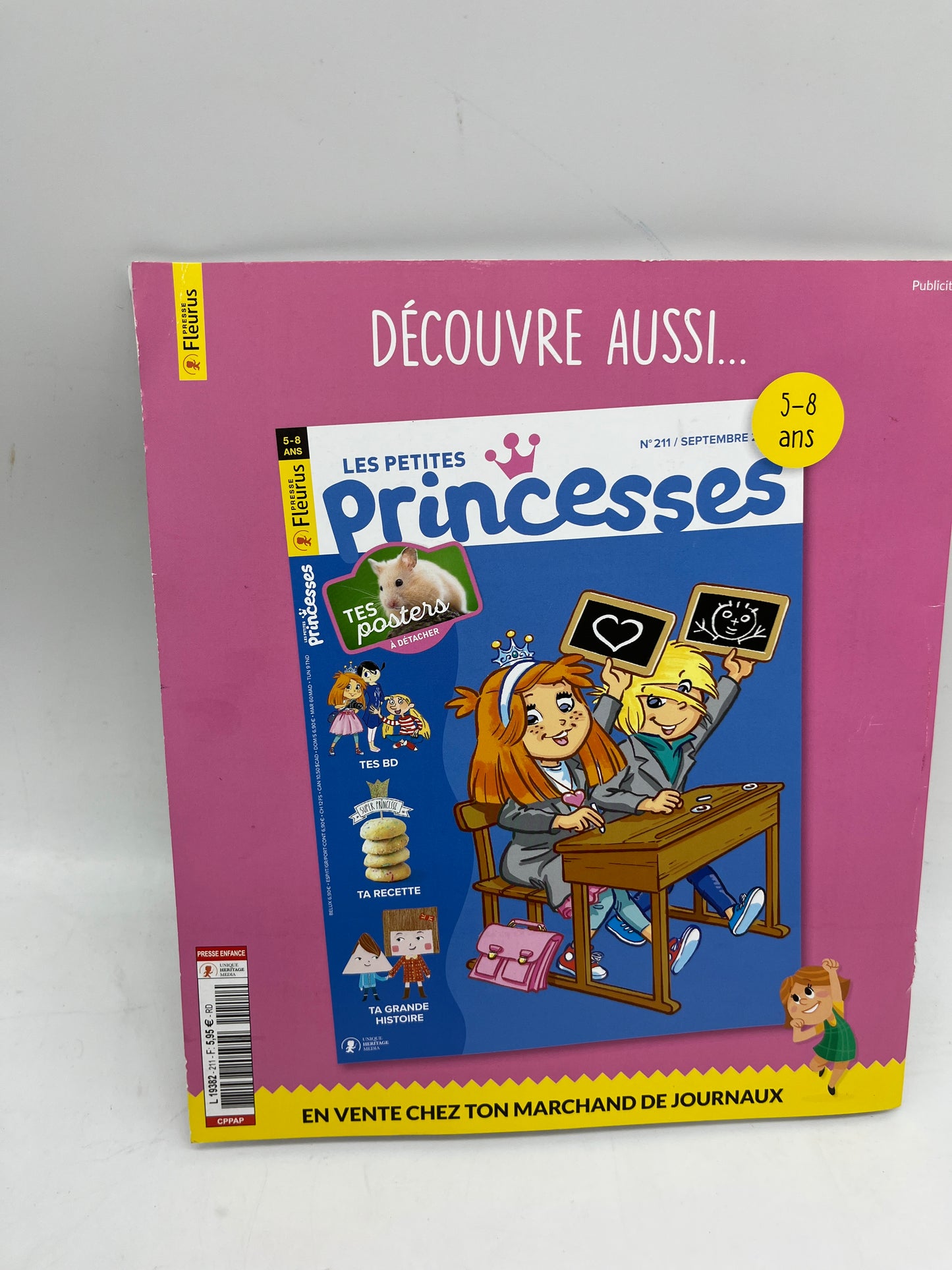 livre d’activité Magazine Pirouette avec son tricératops à monter Neuf !