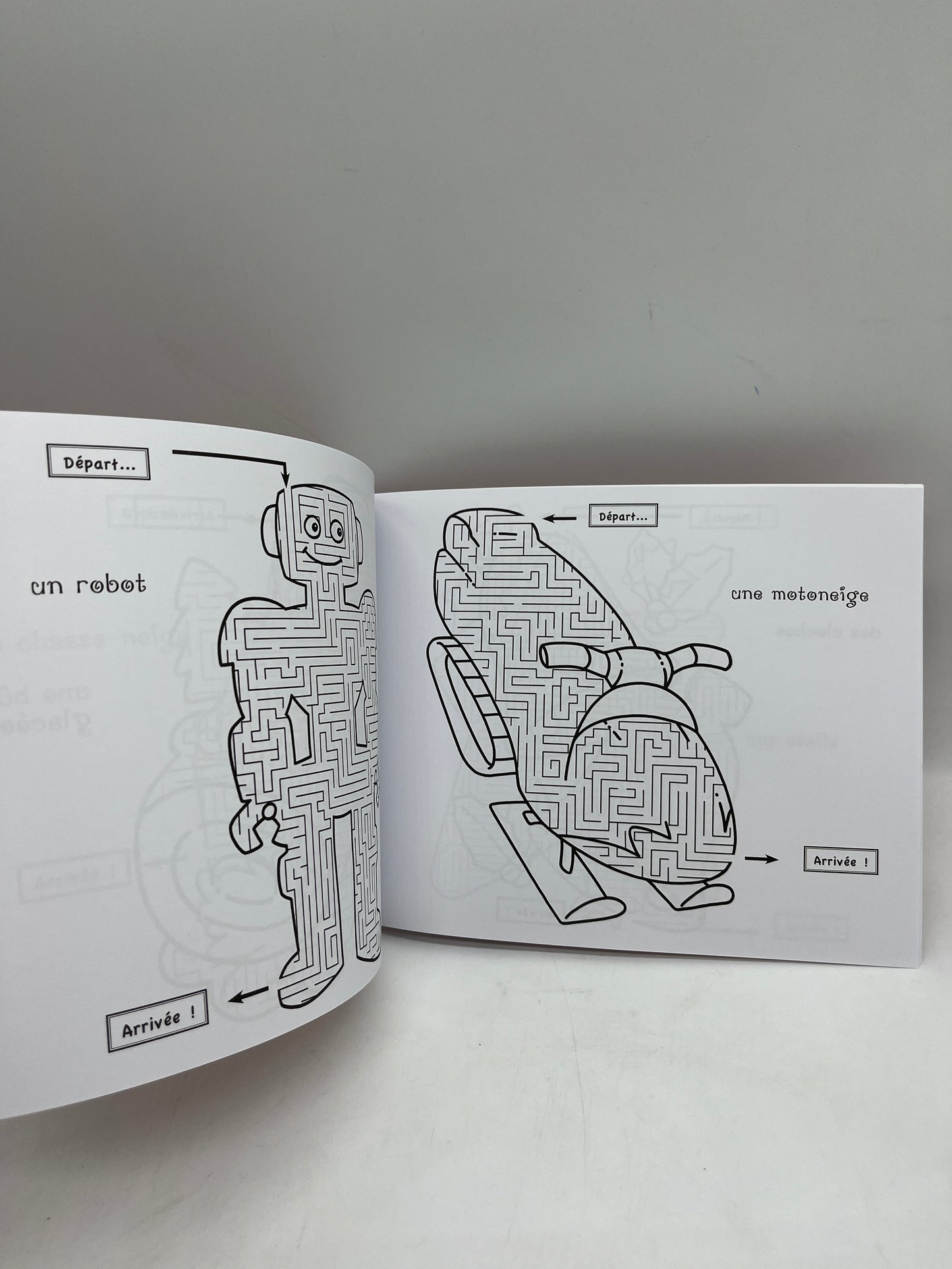 livre d’activite Labyrinthe spécial Noël Neuf dès 4 ans