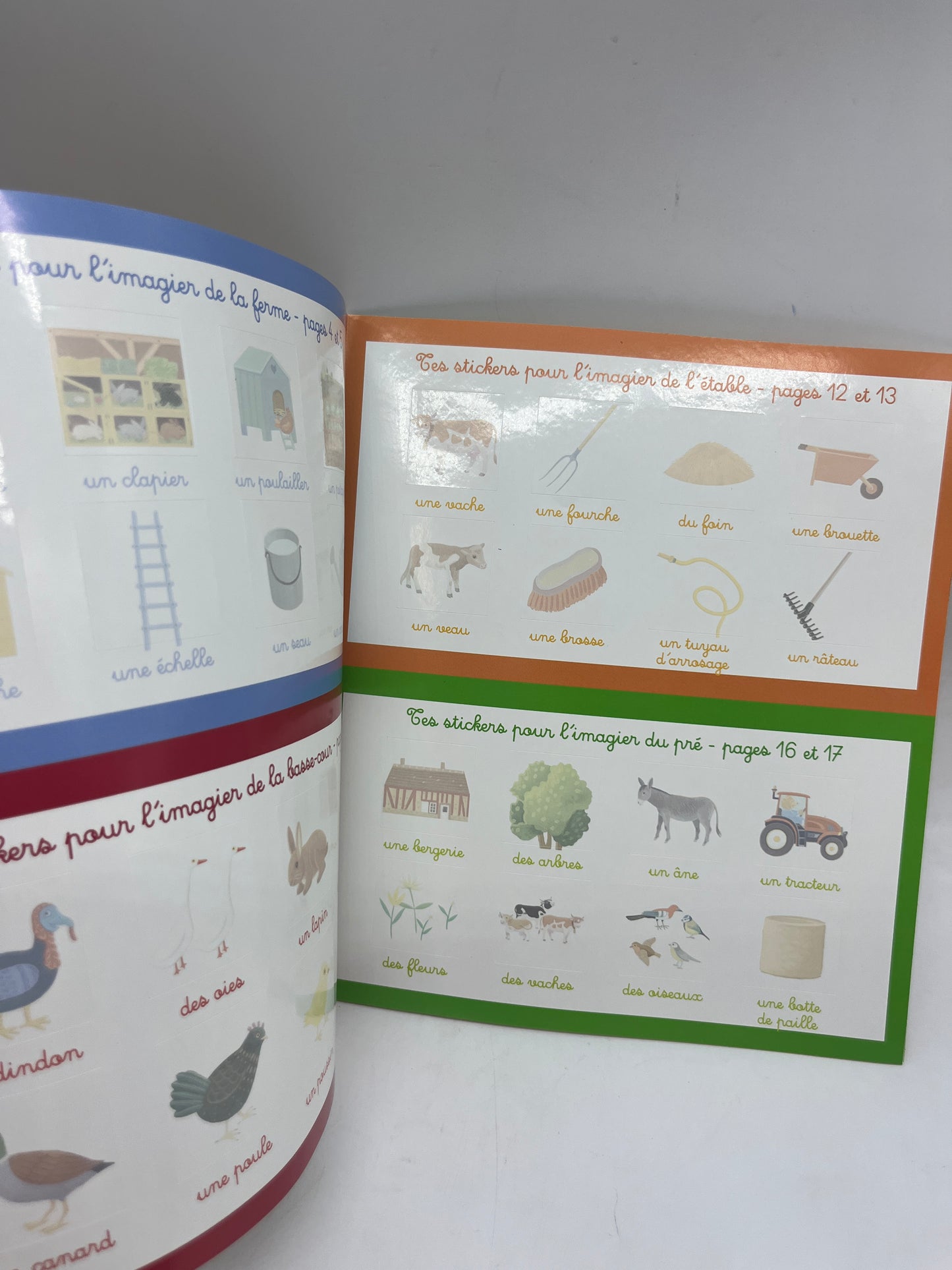 Livre d’activité magazines Je colle avec Petit Ours brun thème à la ferme avec ses gommettes Neuf