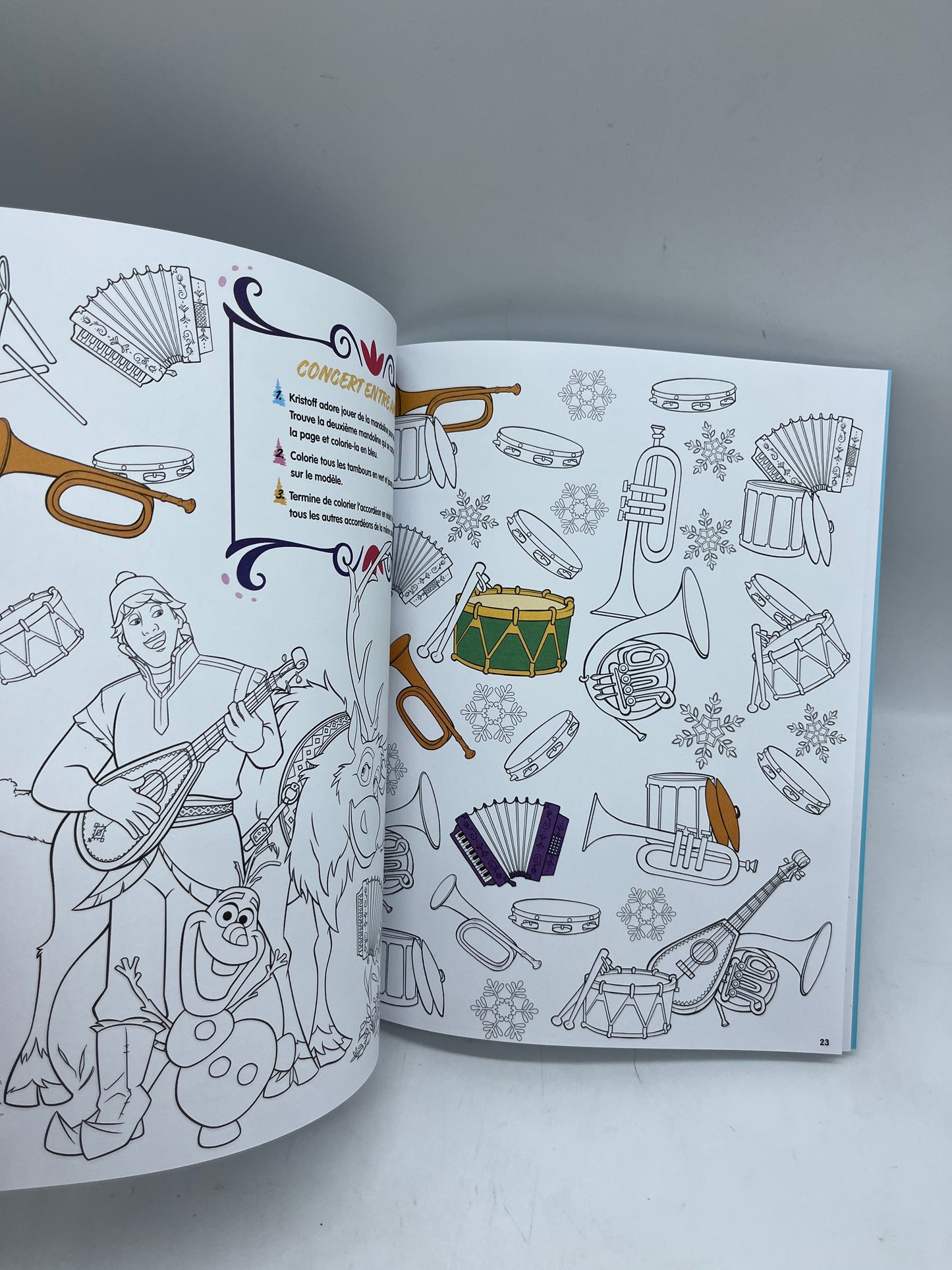 Livre d’activités les ateliers Coloriages magique  à colorier Disney spécial princesses La reine des neiges Modèle cherche et trouve Neuf