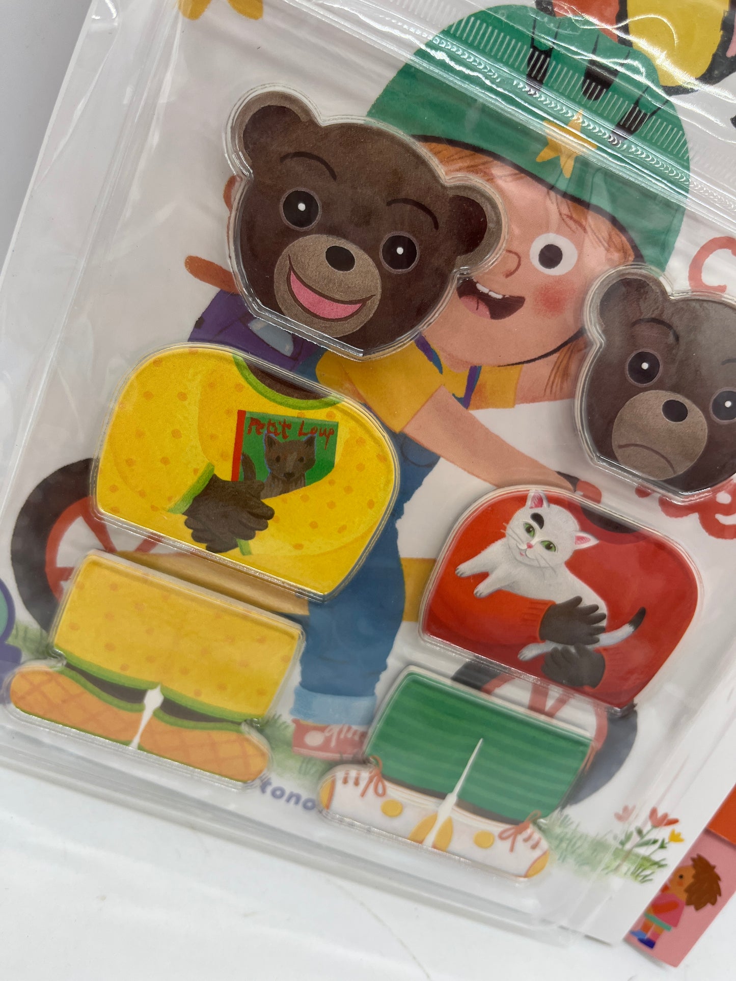livre d’activité Magazine POPI  avec son petit ours brun aimanté Neuf !