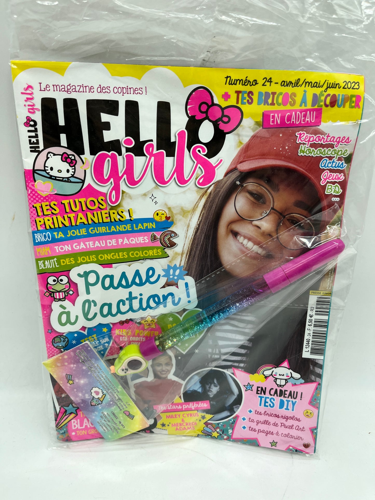 Livre d’activité Magazine  Hello Girls avec son stylo à paillettes Neuf !