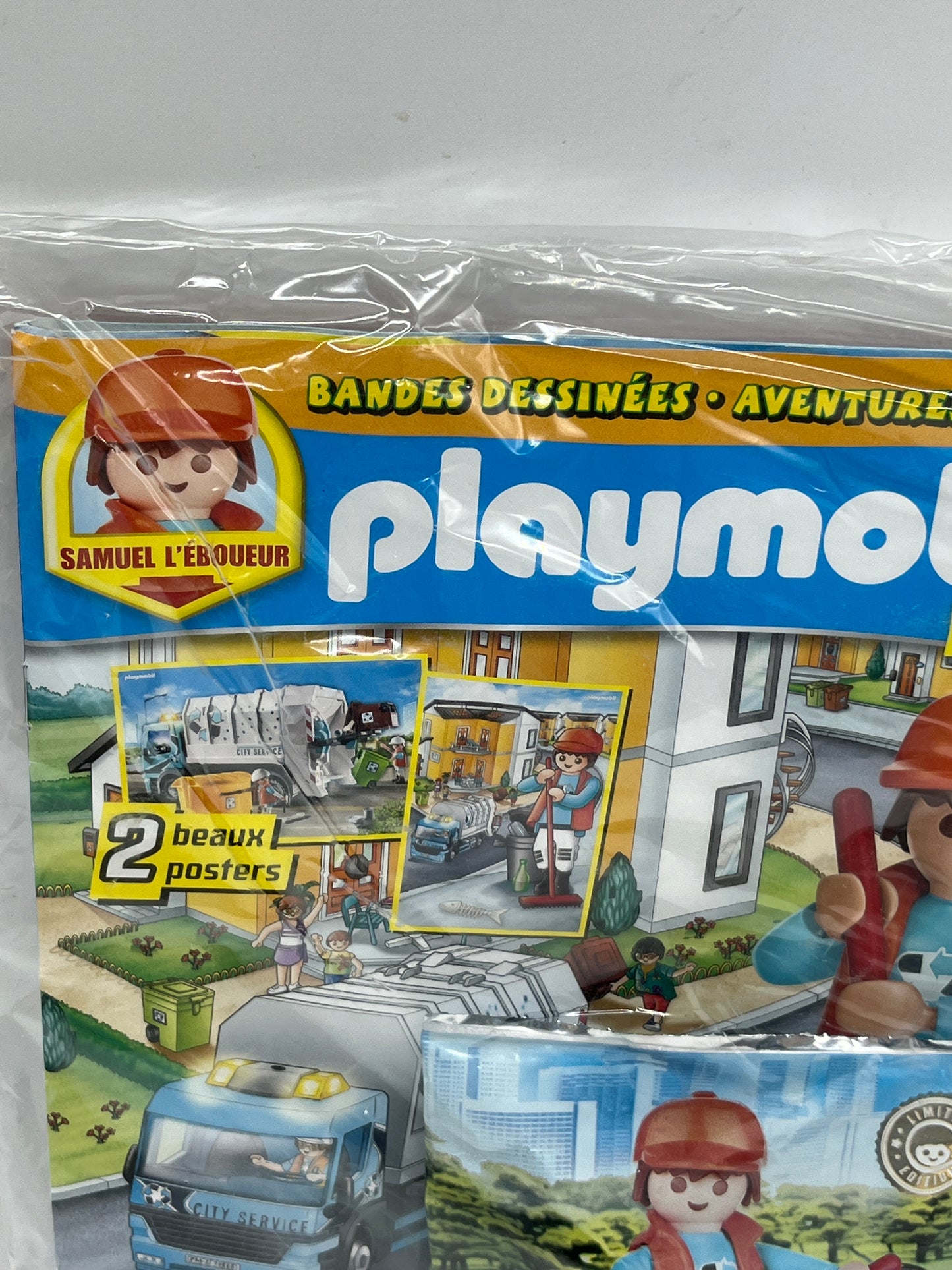 Livre D’activité magazine Playmobil  mag avec sa figurine Samuel l’éboueur avec sa poubelle et son balai jamais ouvert Neuf