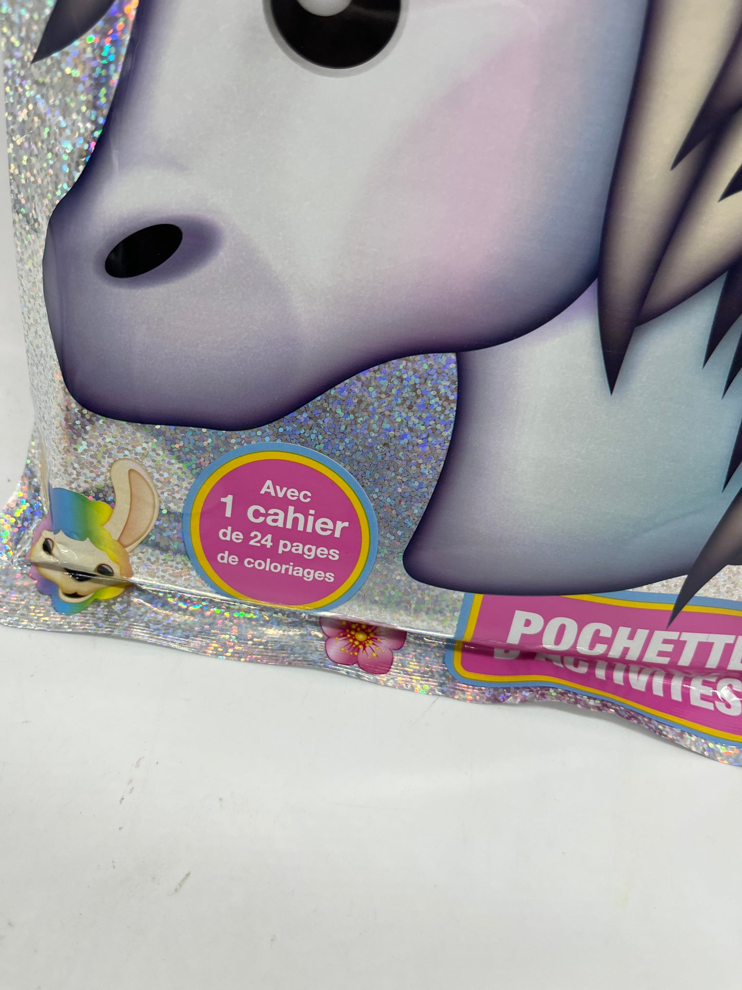 Livre d’activité Magazine Pochette surprise Licorne avec 90 stickers 1 cahier de coloriage et ses crayons de couleurs. neuf !