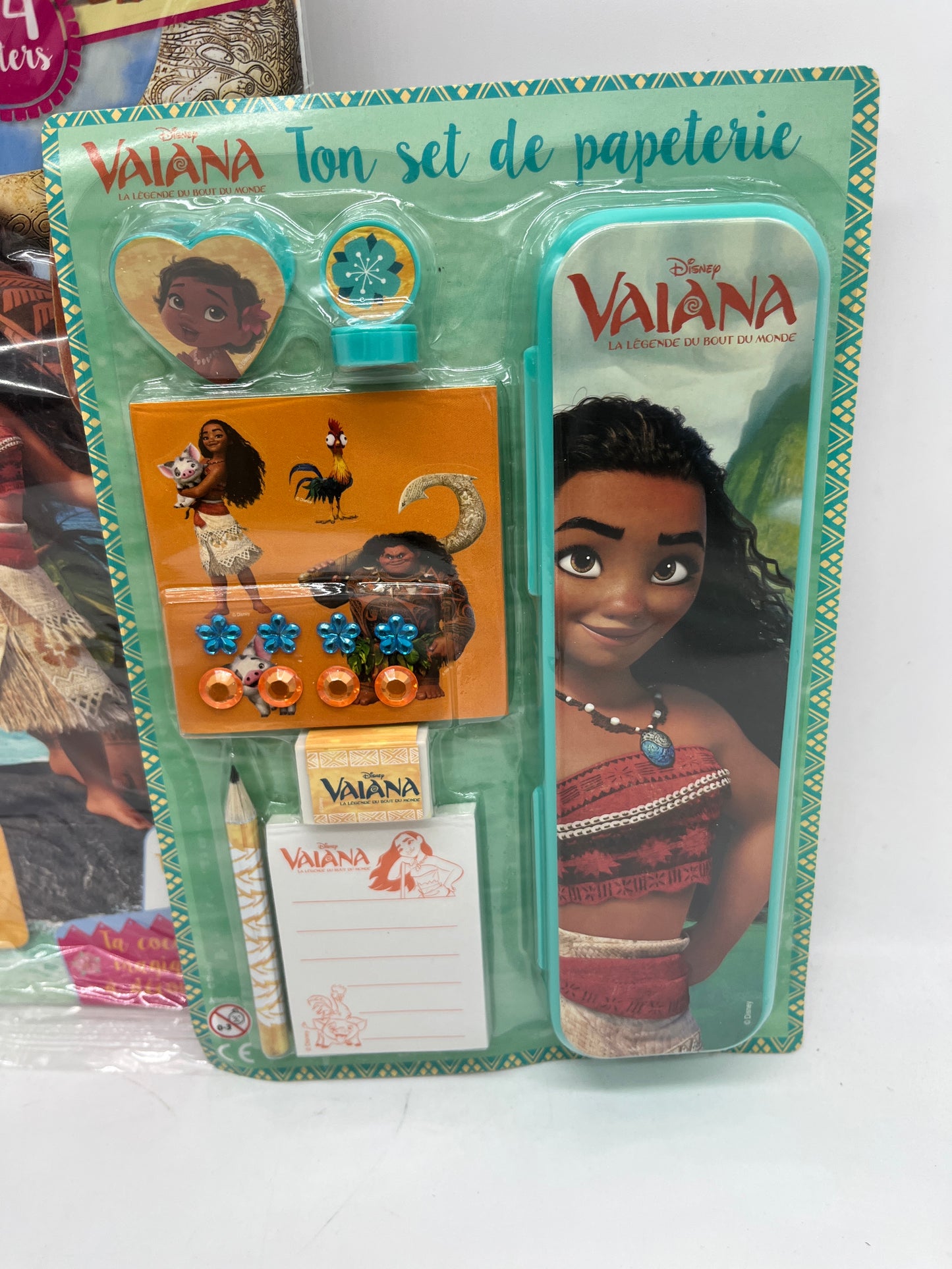 Livre d’activité Magazines Disney princesse Vaiana avec son kit papeterie Neuf