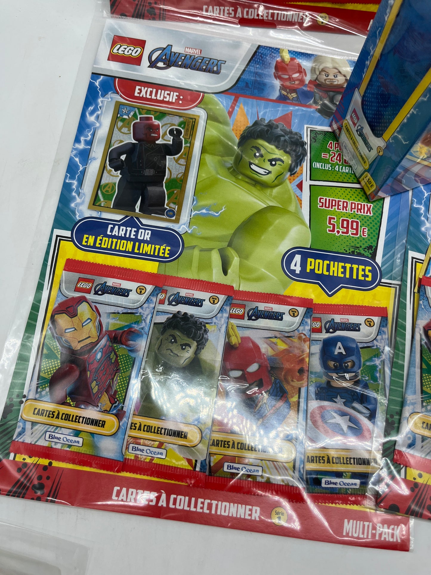 Lot de 4 Multipacks et un display de 25 pochettes de 5 cartes Lego Marvel Avenger Stickers avec carte édition limitée Neuf sous blister