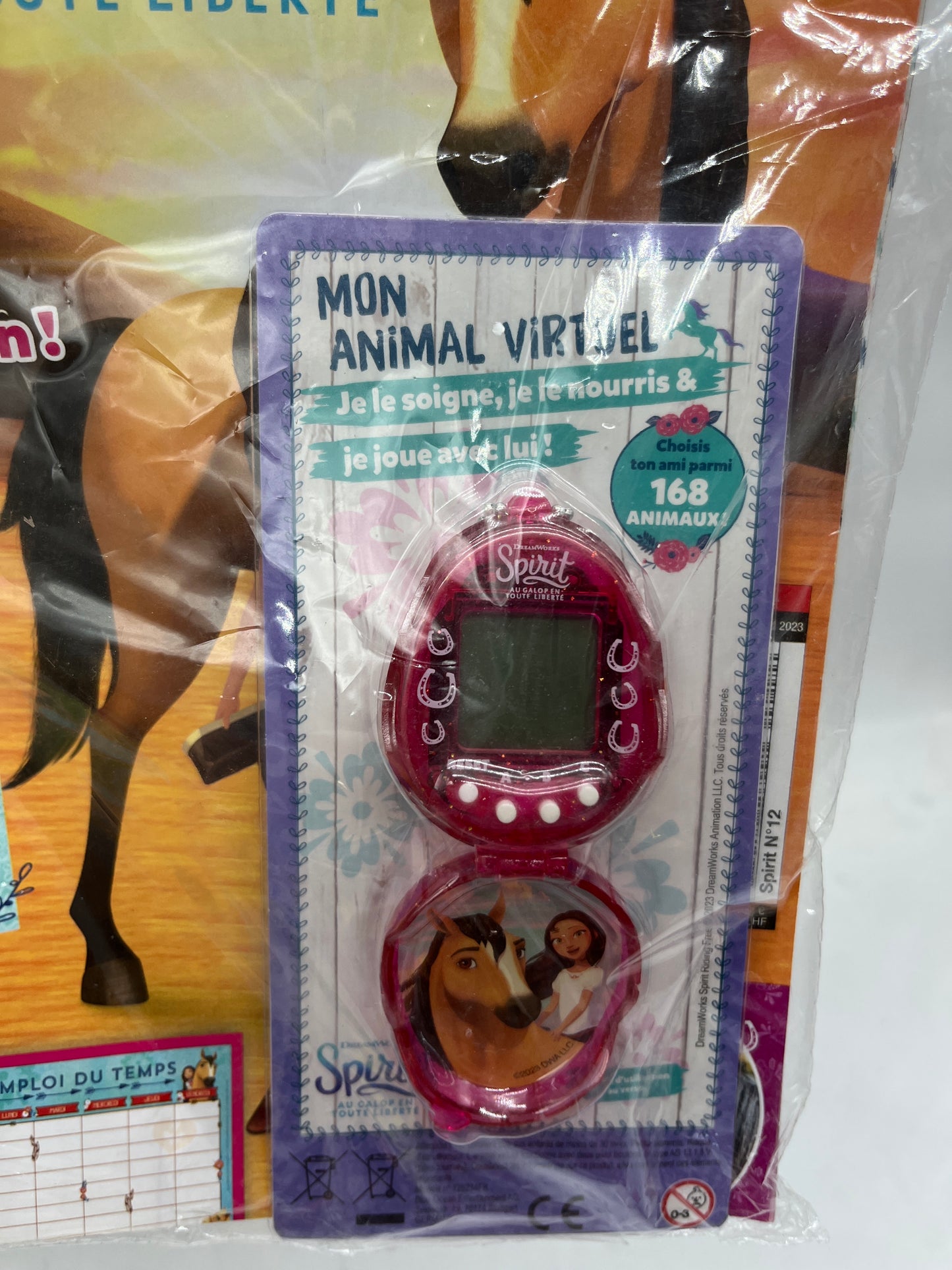 Livre d’activité  Magazine Spirit avec son animal virtuel type Tamagotchi spécial chevaux Neuf