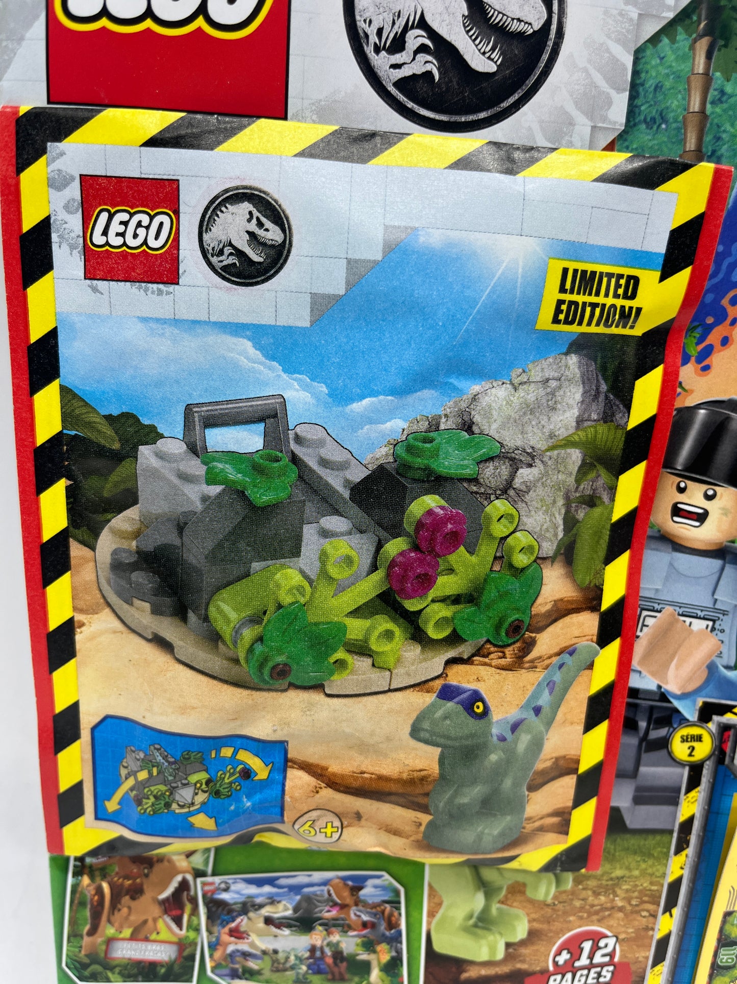 Livre d’activité Magazine Lego Jurassic World avec sa mini figurine  Raptor + sa cachette Numéro 16 plus neuf sous blister
