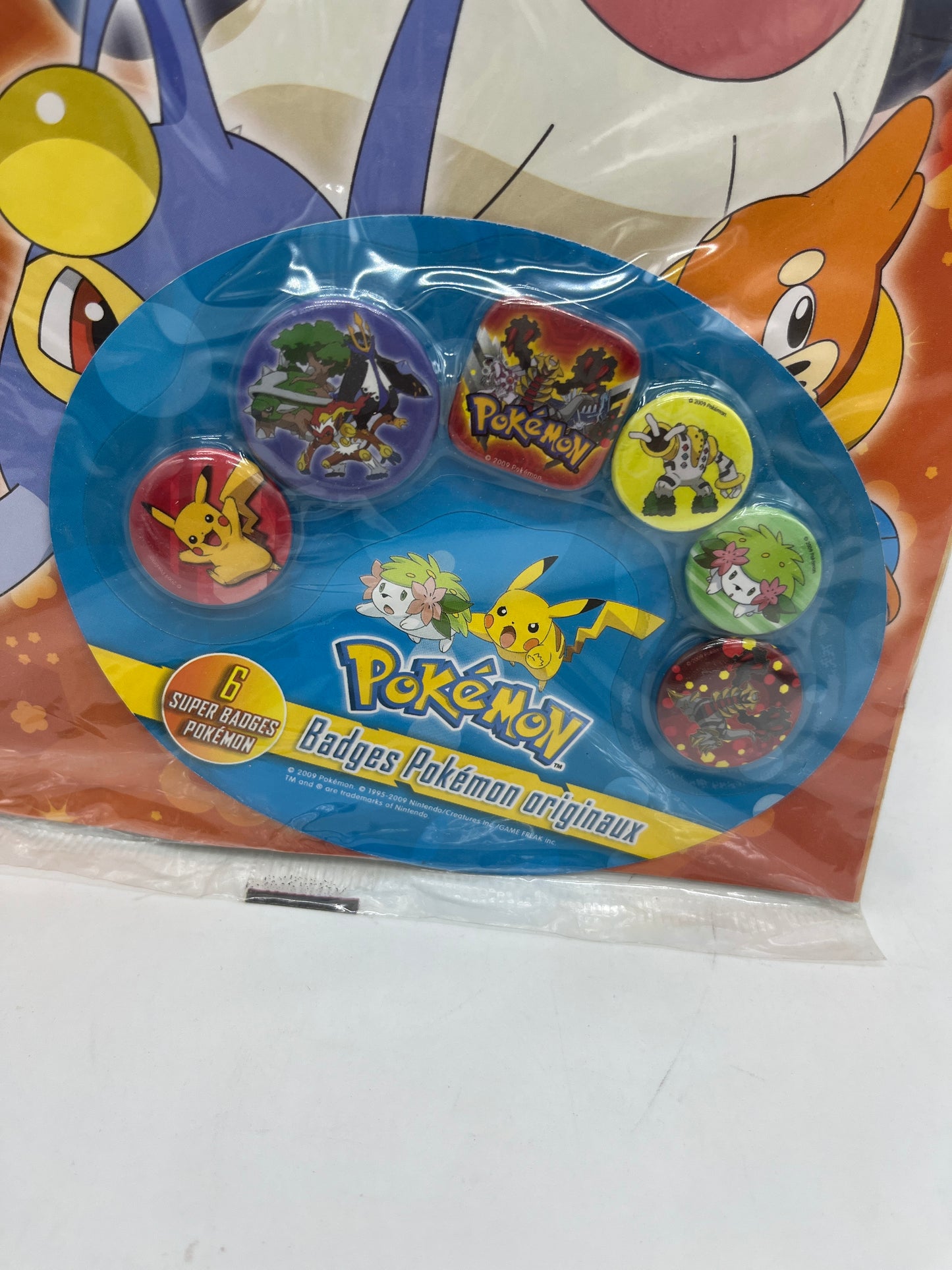 Livre d’activité Magazine POKEMON le magazine officiel avec ces 6 magnets modèle rouge ancien version NEUF