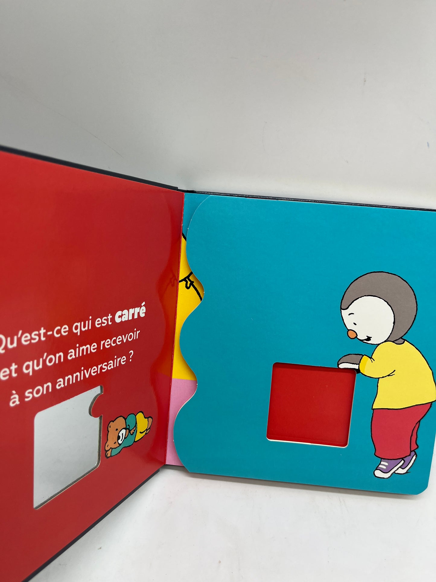 Livre T’choupi Devine les formes avec grand volet à soulever Neuf
