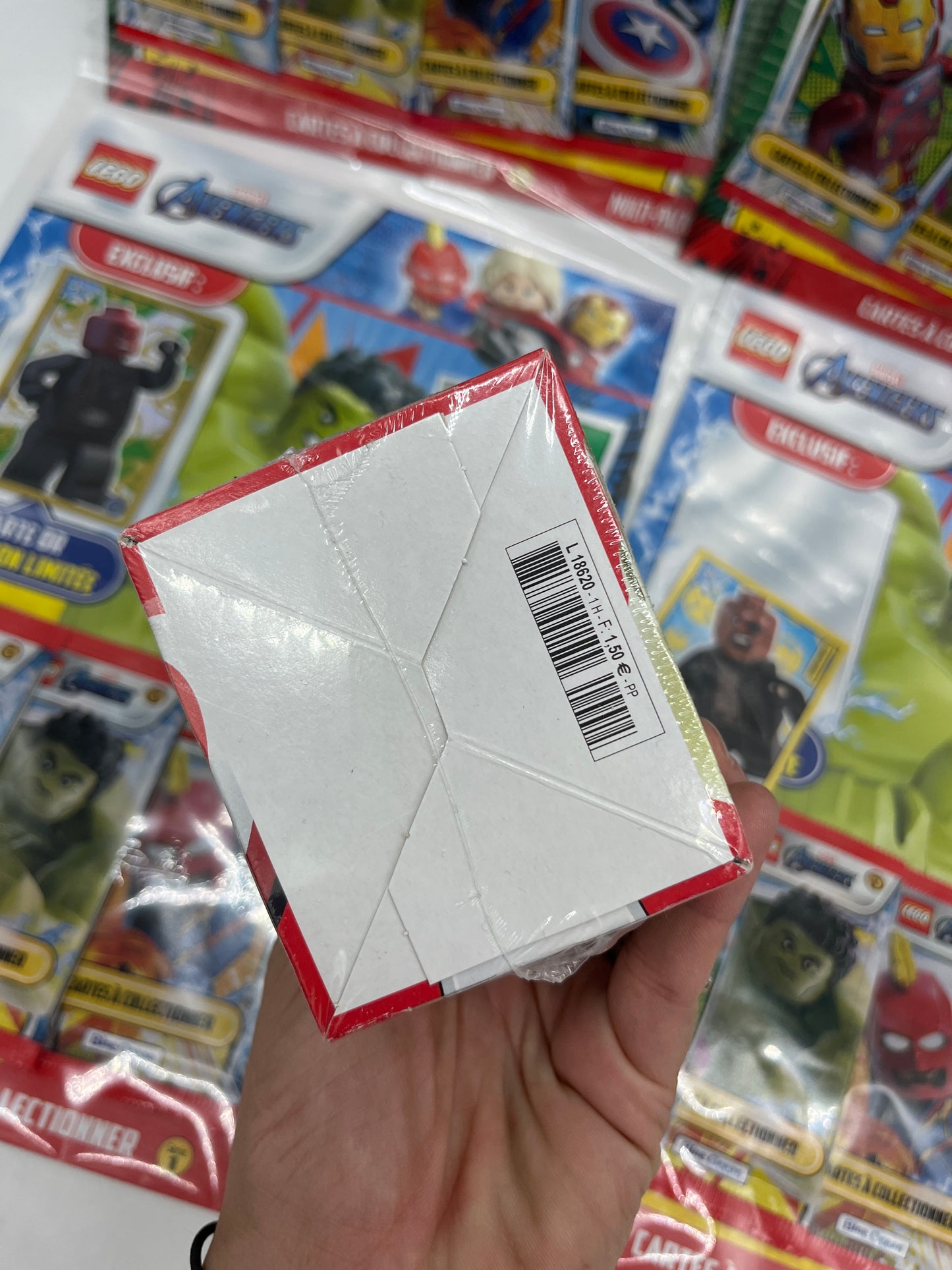 Lot de 4 Multipacks et un display de 25 pochettes de 5 cartes Lego Marvel Avenger Stickers avec carte édition limitée Neuf sous blister