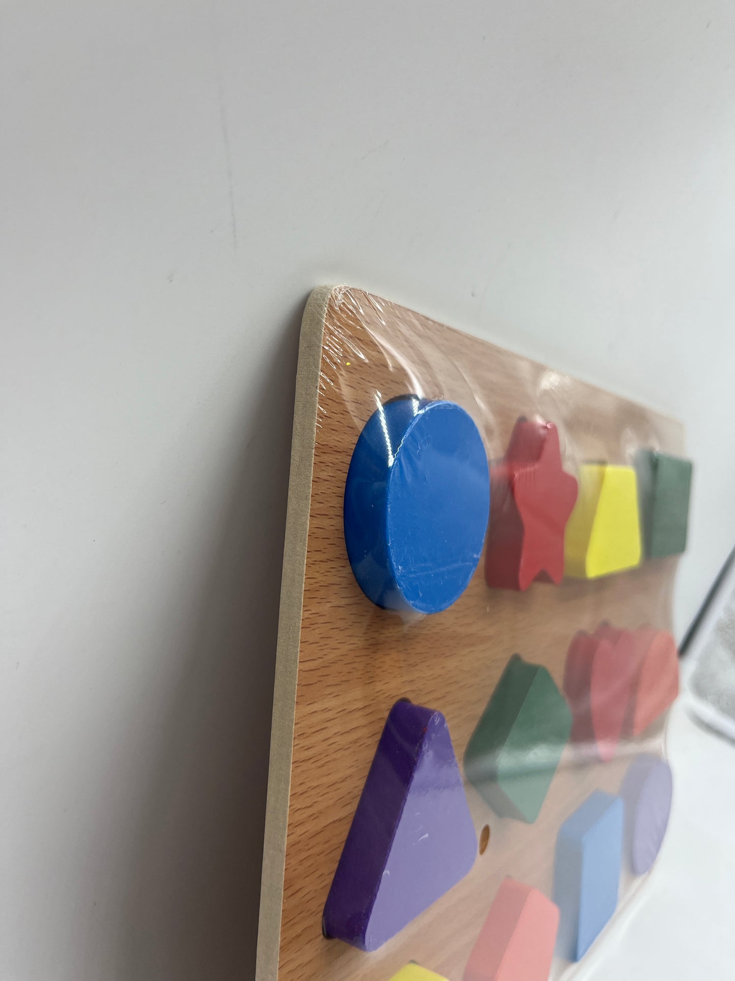 Jouet jeu activités apprentissage 
Puzzle en bois Type Montessori J’apprends les formes et les couleurs avec ces pièces en relief Neuf