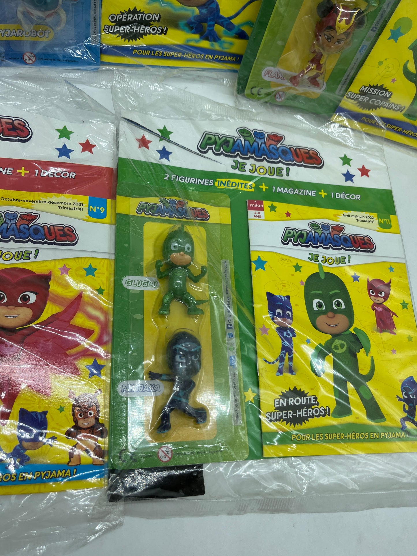 Lot de 5 Livres d’activité Magazine Pyjamasque Je Joue  avec leurs figurines neuf sous blister jeux activité !