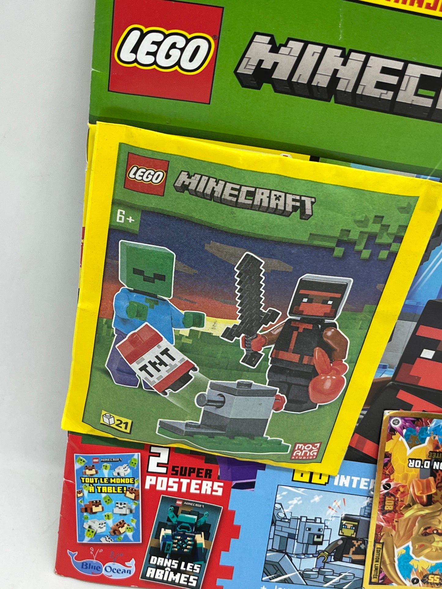 livre d’activité Magazine Lego Minecraft avec ces 2 figurines à monter Zombie et Ninja avec leur canon Neuf sous blister