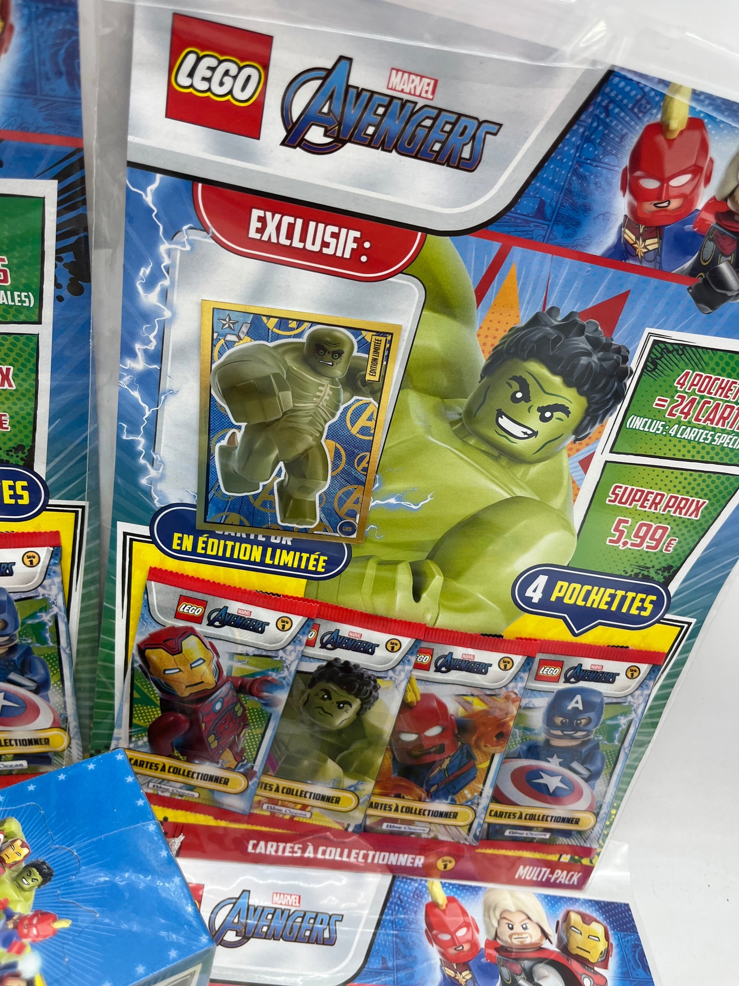 Lot de 4 Multipacks et un display de 25 pochettes de 5 cartes Lego Marvel Avenger Stickers avec carte édition limitée Neuf sous blister