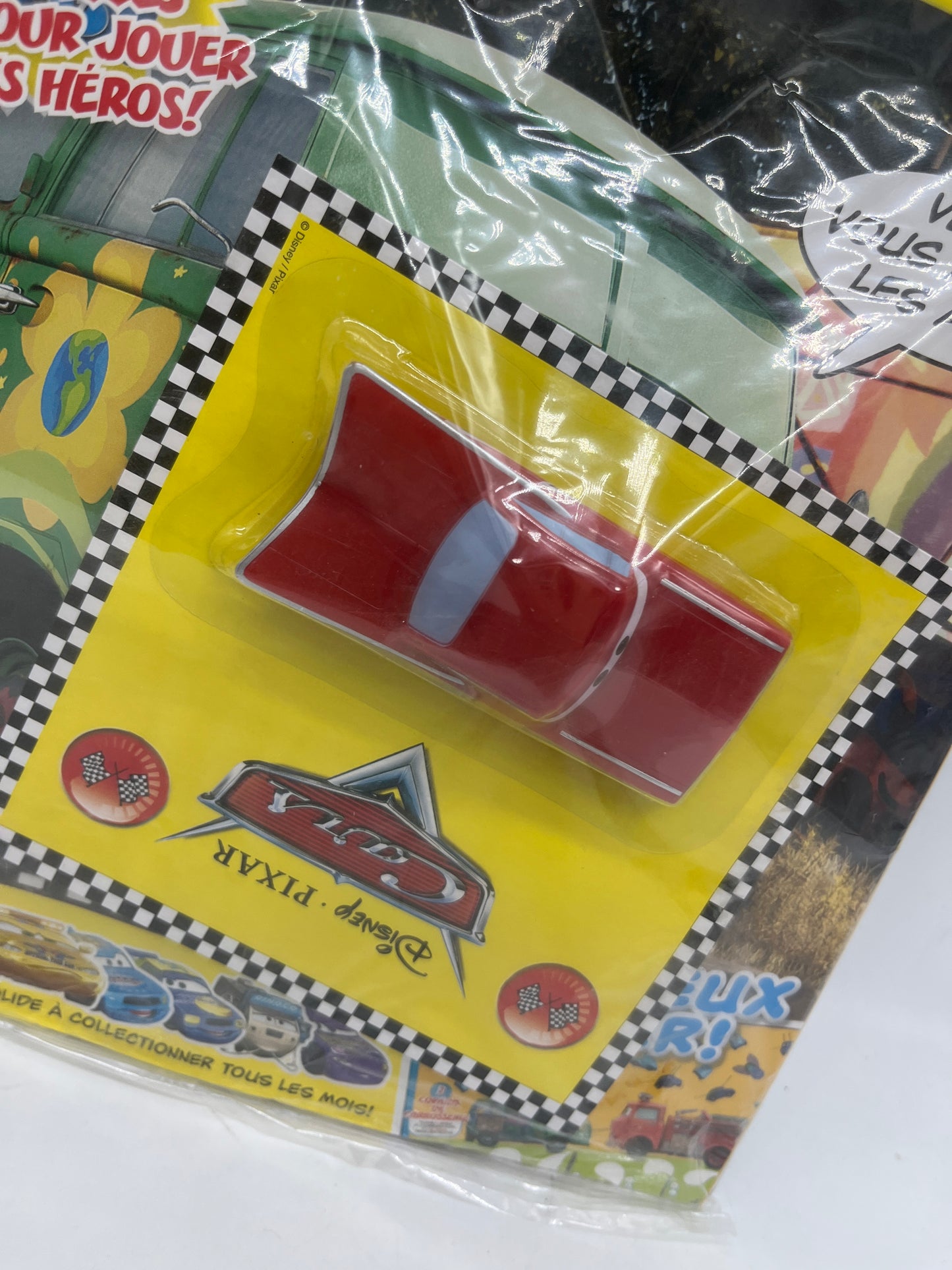 Livre d’activité Magazine Cars numéro 30 disney avec sa Voiture  Neuf