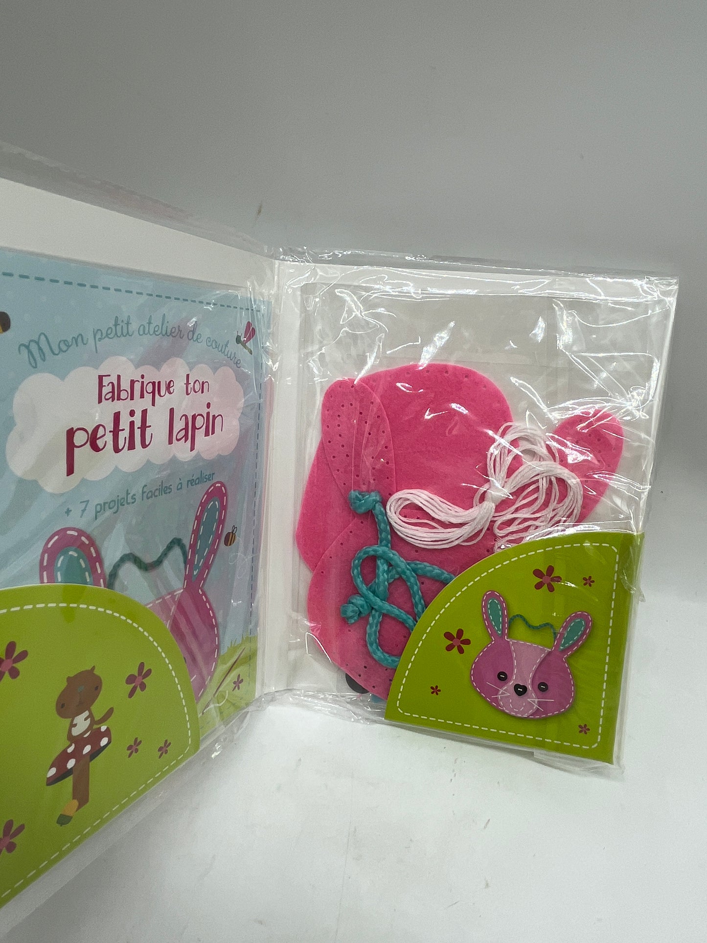 Activité manuelle Mon petit atelier de couture Spéciale  Pâques Fabrique ton sac lapin  Neuf