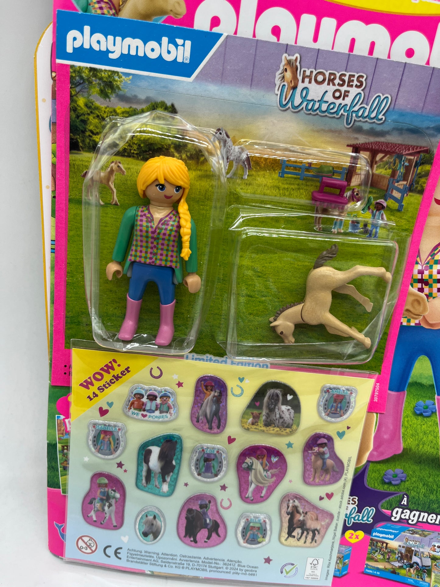 Livre D’activité magazine Playmobil  girls avec sa figurine Lola et son poulain jamais ouvert Neuf
