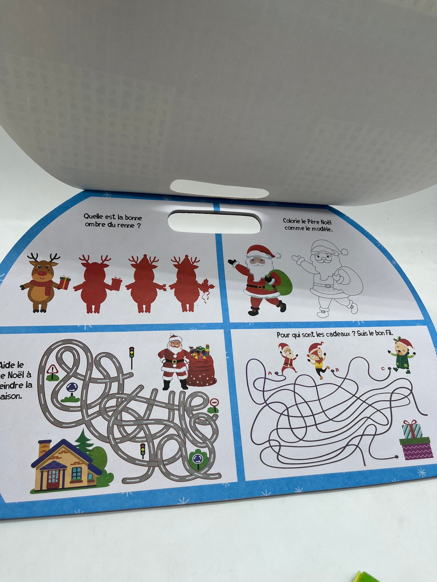 Valisette livre d’activités Spécial Noël avec ces crayons de couleurs et 1500 autocollants neuf