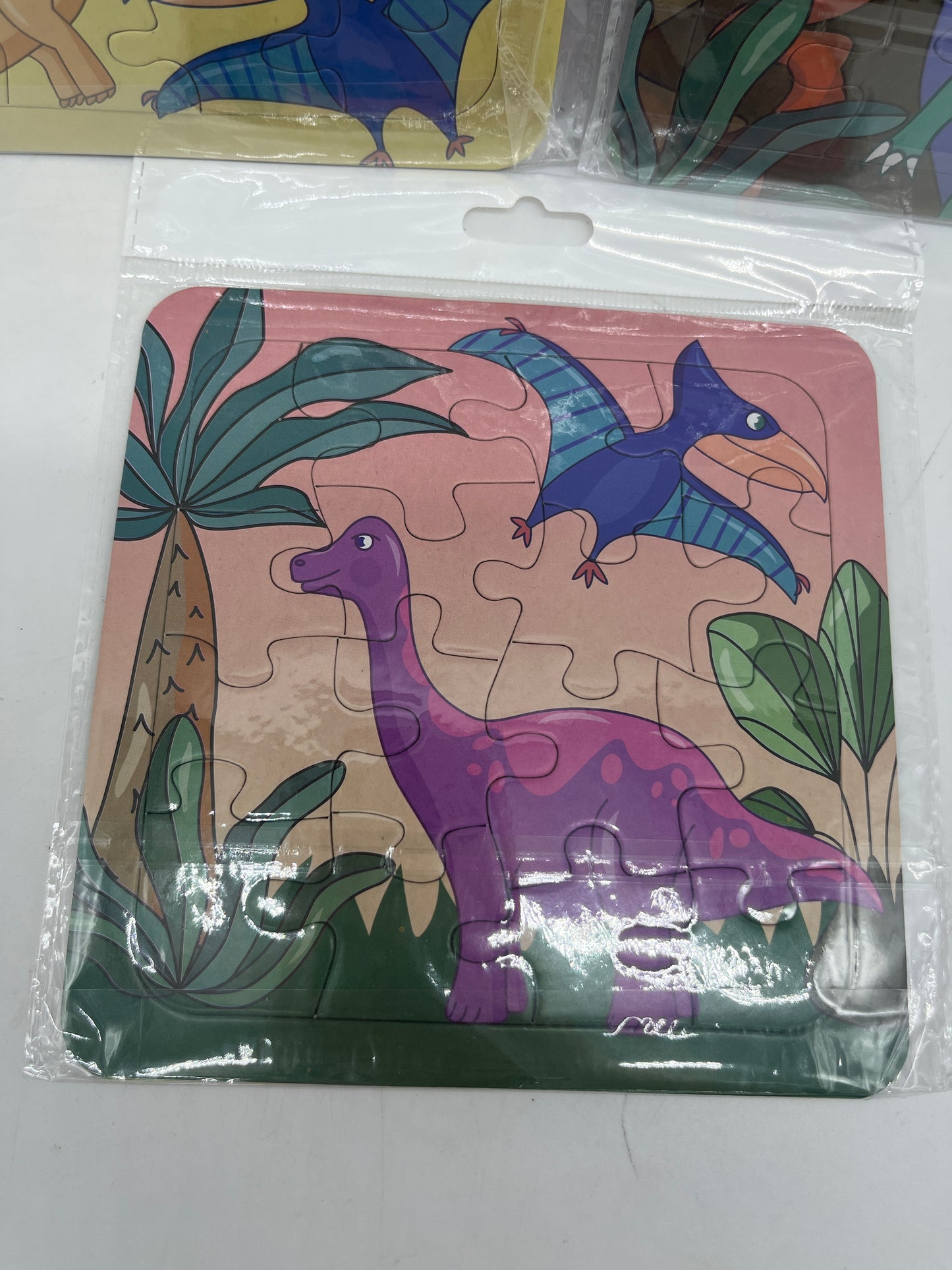 Lot de 3 Puzzles de 16 pièces modèle Dinosaures dino 🦖  neuf sous blister