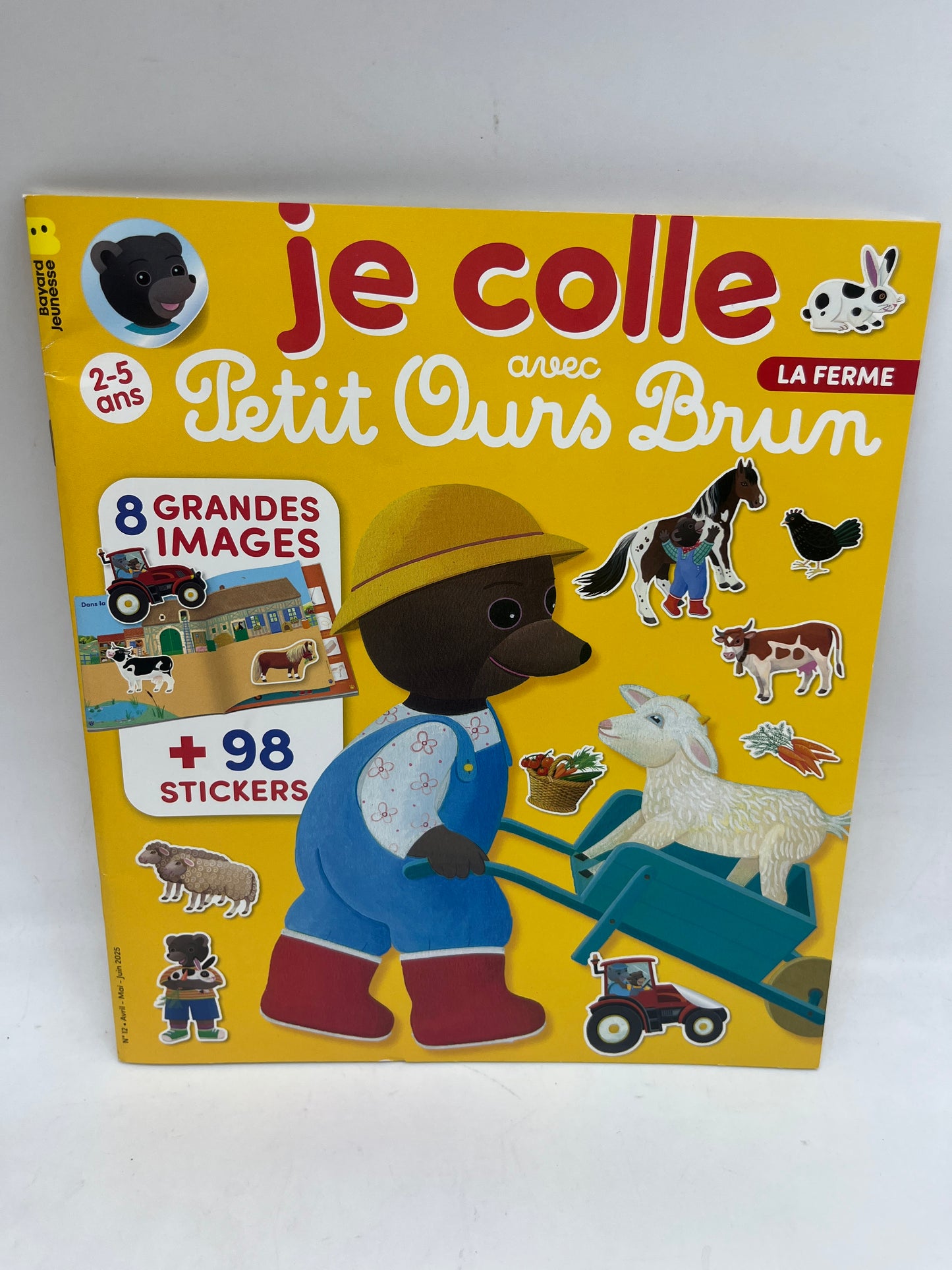 Livre d’activité magazines Je colle avec Petit Ours brun thème à la ferme avec ses gommettes Neuf