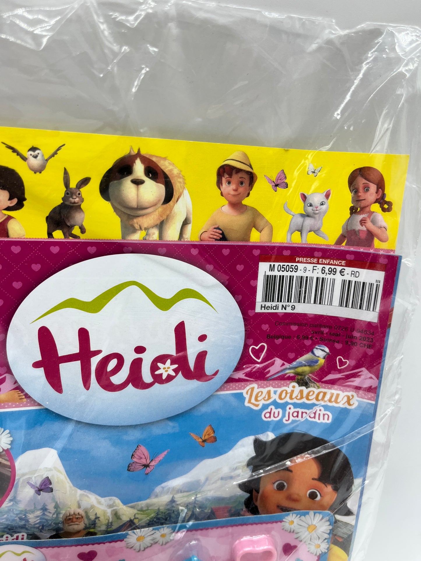 Livre d’activité magazines  Heidi avec son set Bébé  Nurserie numéro 9 Neuf