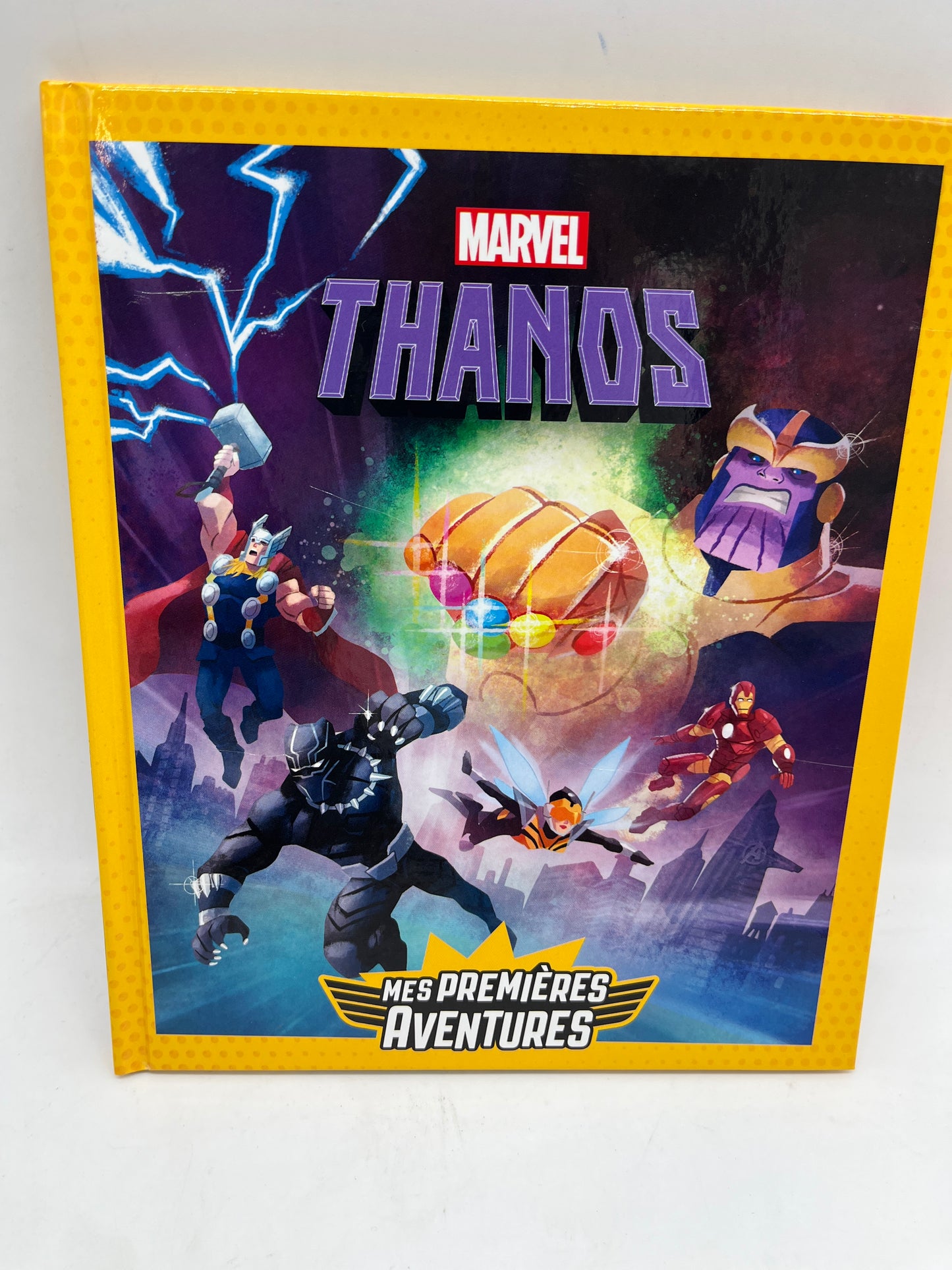 Livre histoire Disney Marvel Avenger Mes premières aventures Thanos Neuf