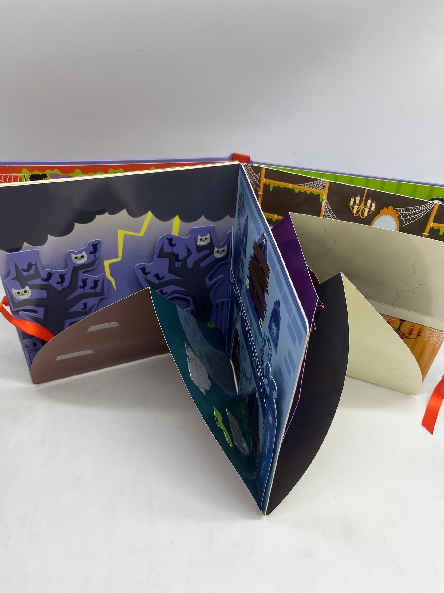 Mon livre Carrousel La maison Hantée Livre Pop UP avec figurine spécial Halloween Neuf