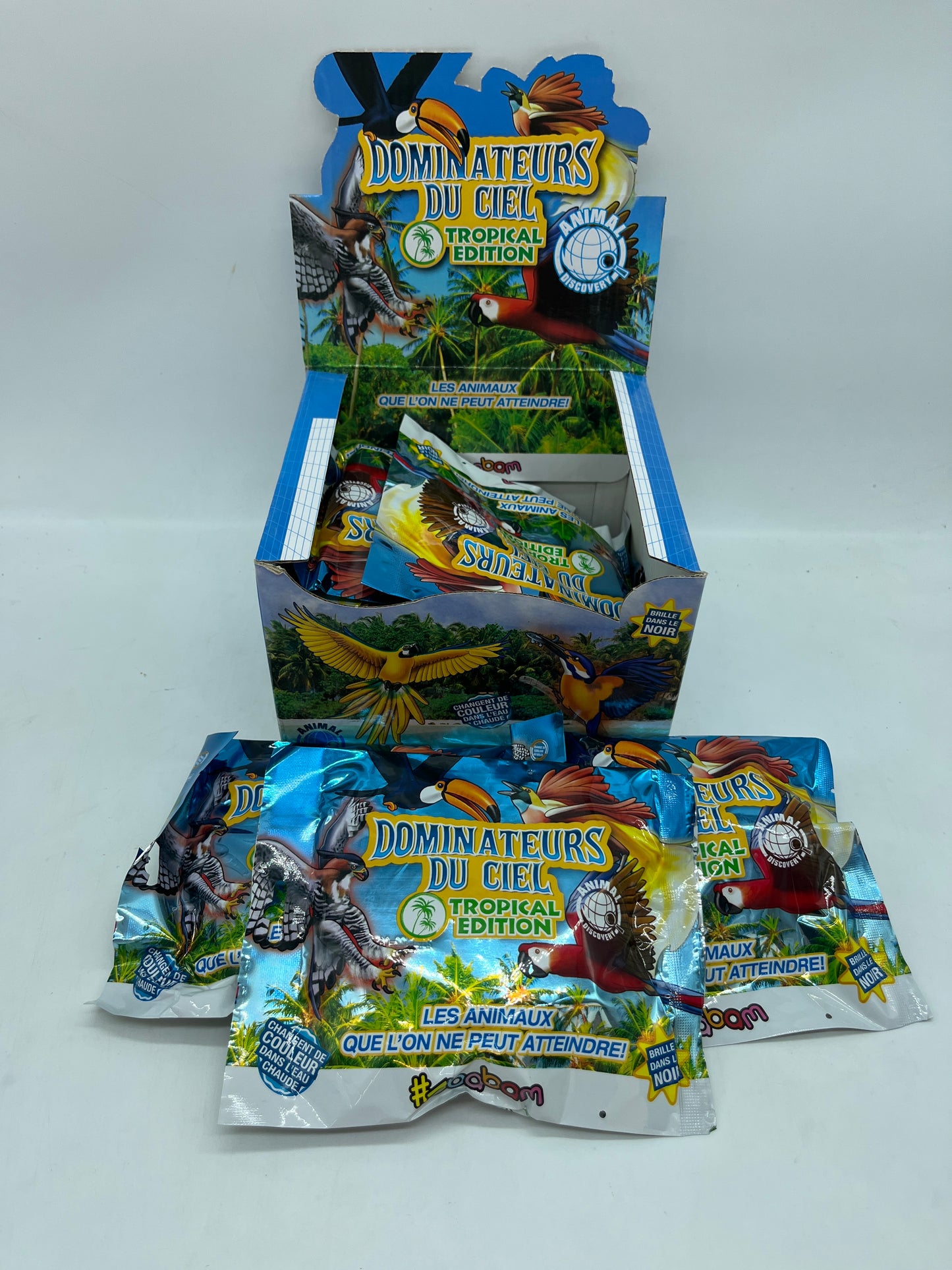 Lot de 3 Figurines Squishy Les dominateurs du ciel Neuf   Les modèles sont aléatoires dans les paquets !   Prix boutique: 15€   Plus de 13 modèles à collectionner!