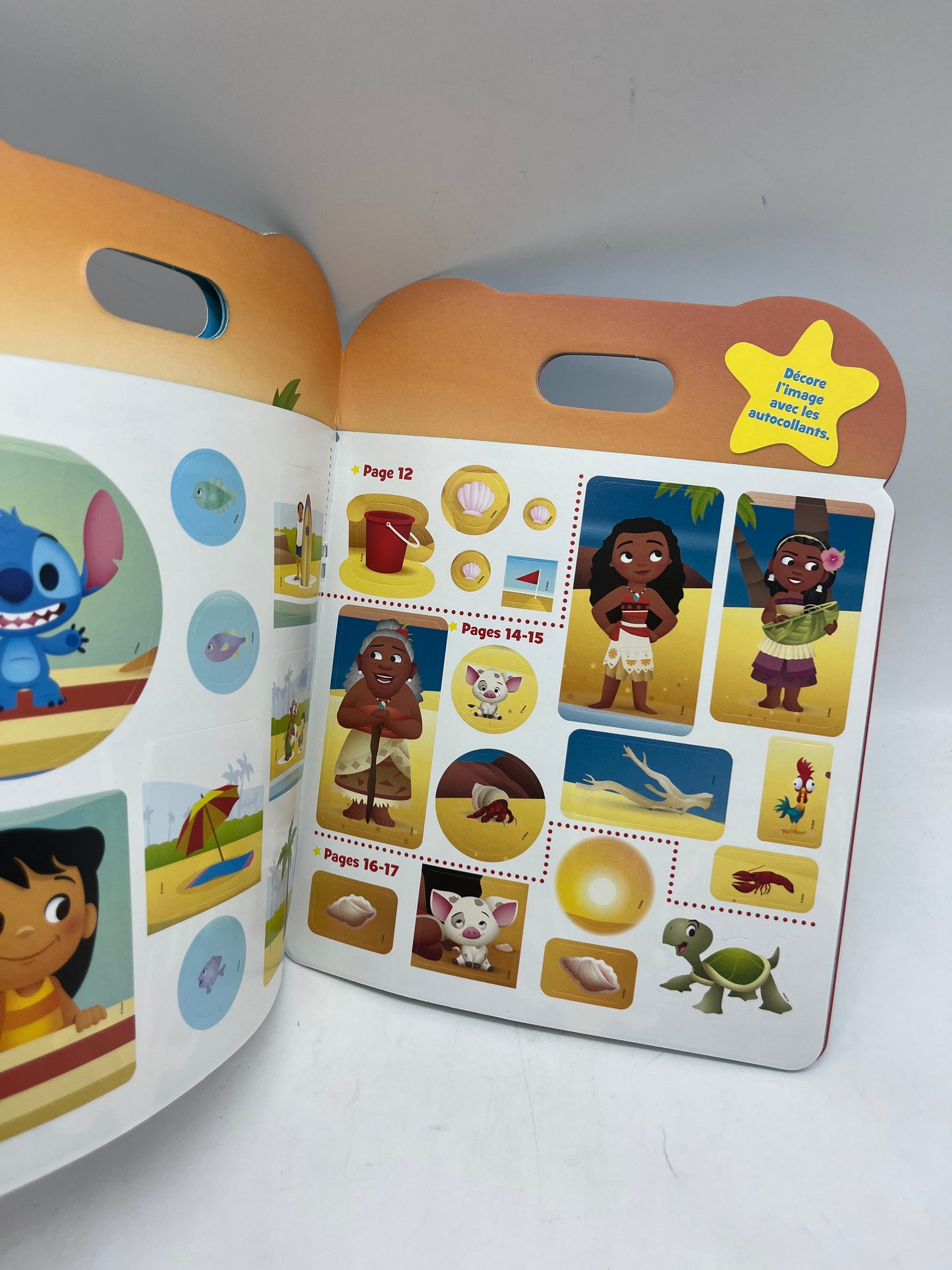 Livre d’activité  magazine Disney baby avec ses gommettes Thème A la plage modèle hors série Neuf