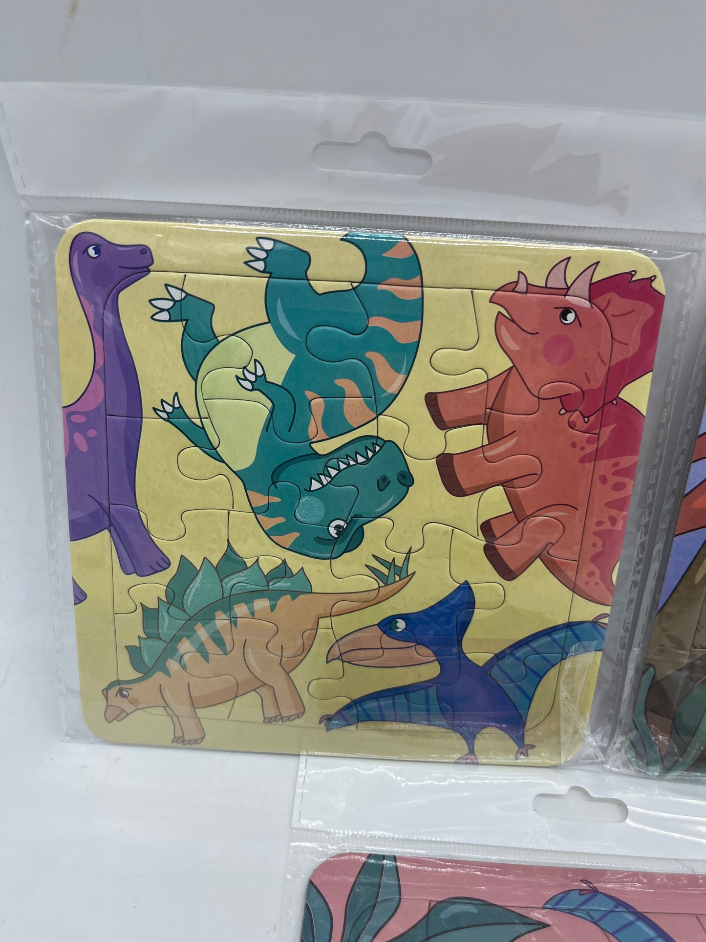Lot de 3 Puzzles de 16 pièces modèle Dinosaures dino 🦖  neuf sous blister