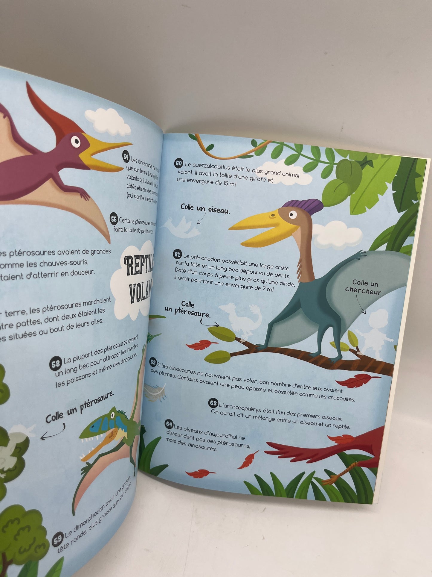 livre d’activité Jeux  100 choses les plus amusantes Special  les dinosaures  lis colle et joue avec les dinos Neuf