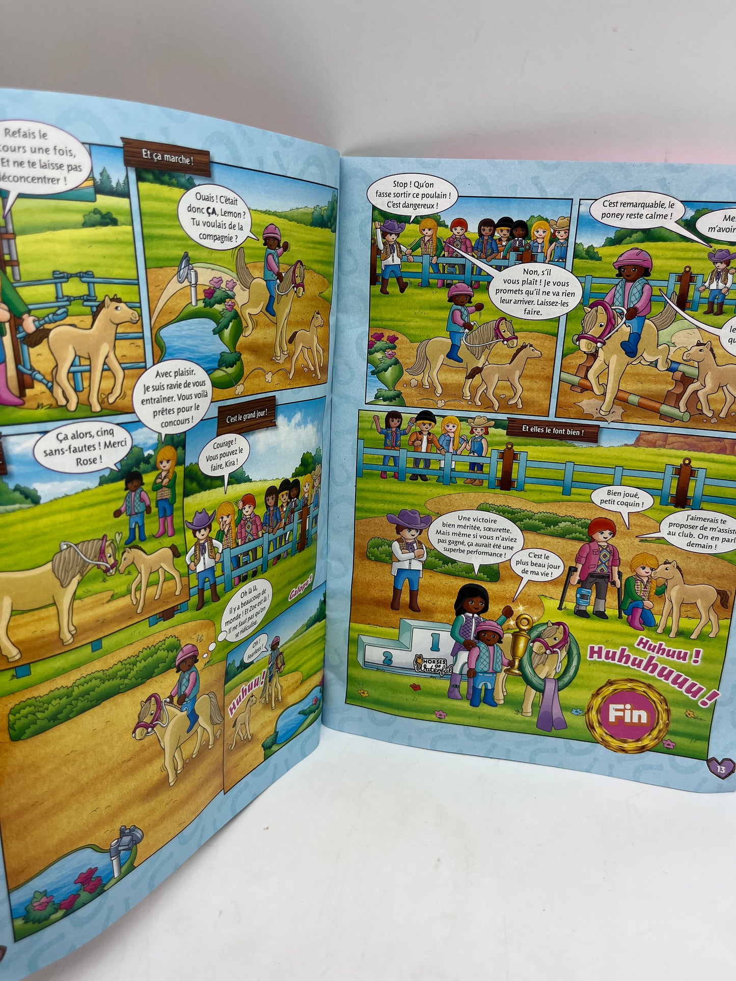 Livre D’activité magazine Playmobil  girls avec sa figurine Lola et son poulain jamais ouvert Neuf