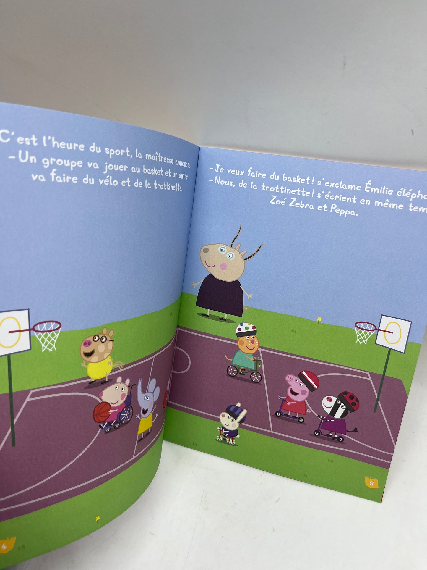 livre d’activité Magazine Peppa Pig  Thème la rentrée avec ses 100 autocollants  Neuf