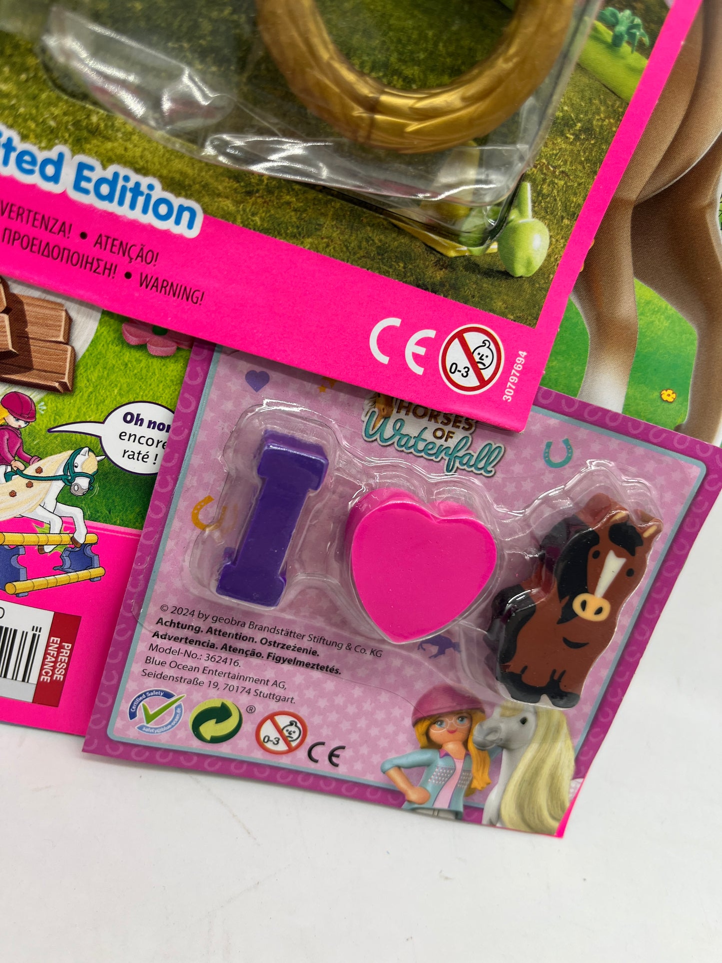 Livre D’activité magazine Playmobil  girls Horse of waterfall avec sa figurine Ricarda avec son équipement équestre jamais ouvert Neuf